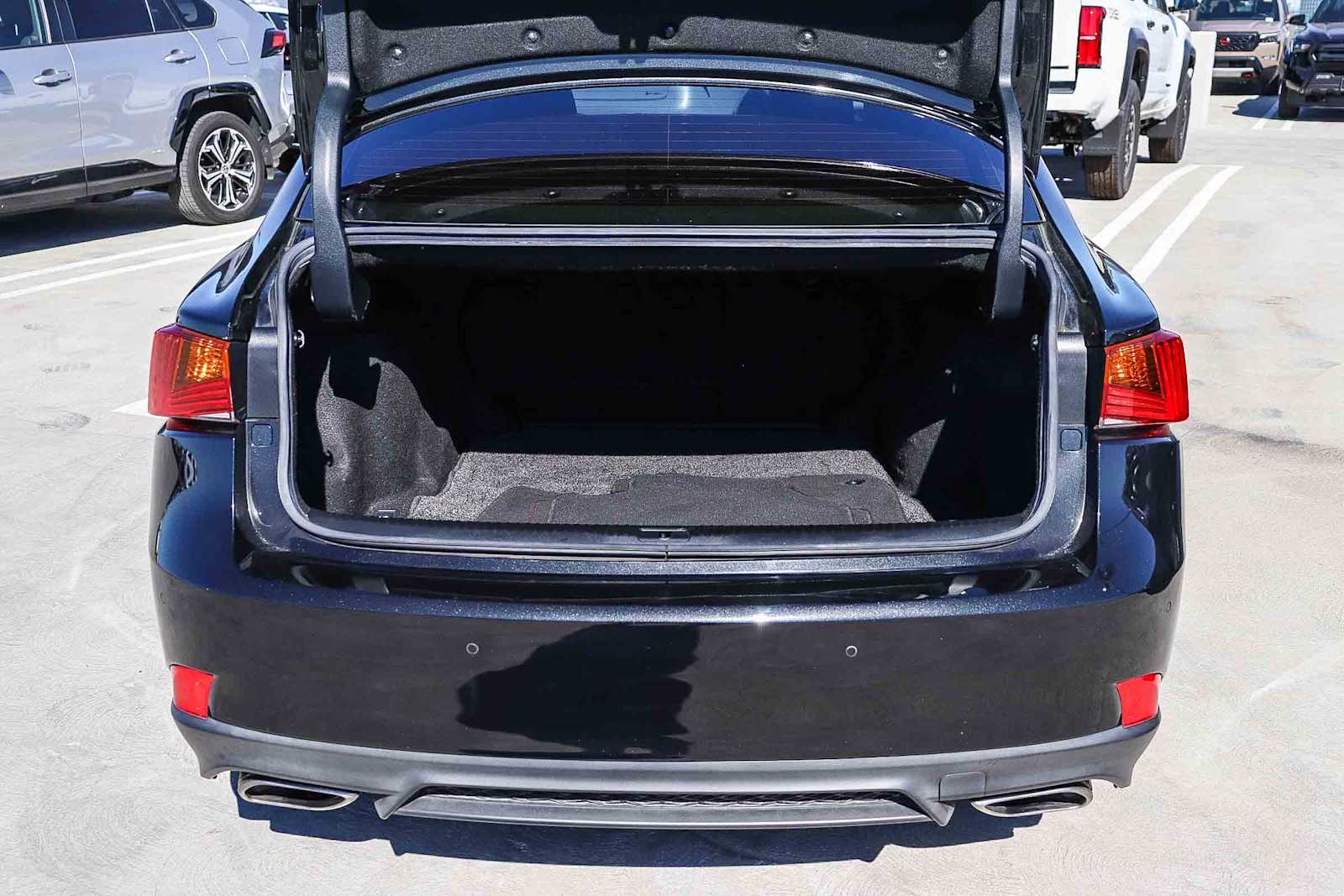 Thumbnail: 2019 Lexus IS - 39