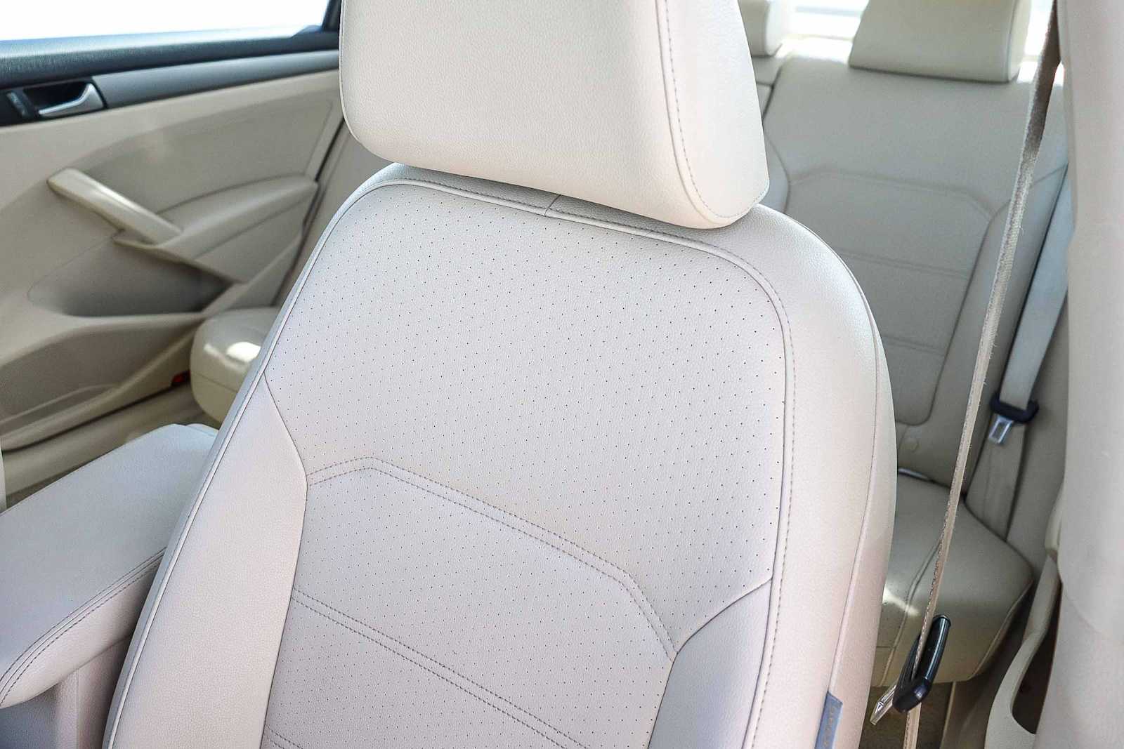 Thumbnail: 2015 Volkswagen Passat - 33