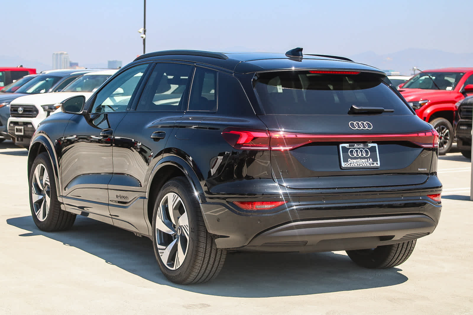 Thumbnail: 2025 Audi Q6 e-tron - 8