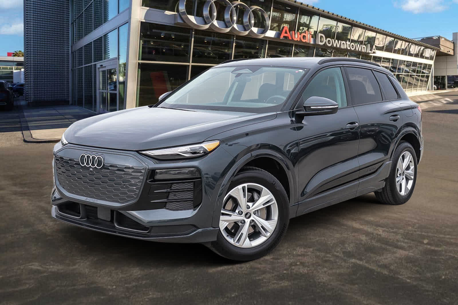 Thumbnail: 2025 Audi Q6 e-tron - 1