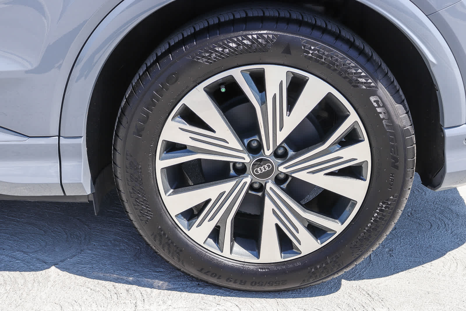 Thumbnail: 2023 Audi Q4 e-tron - 12