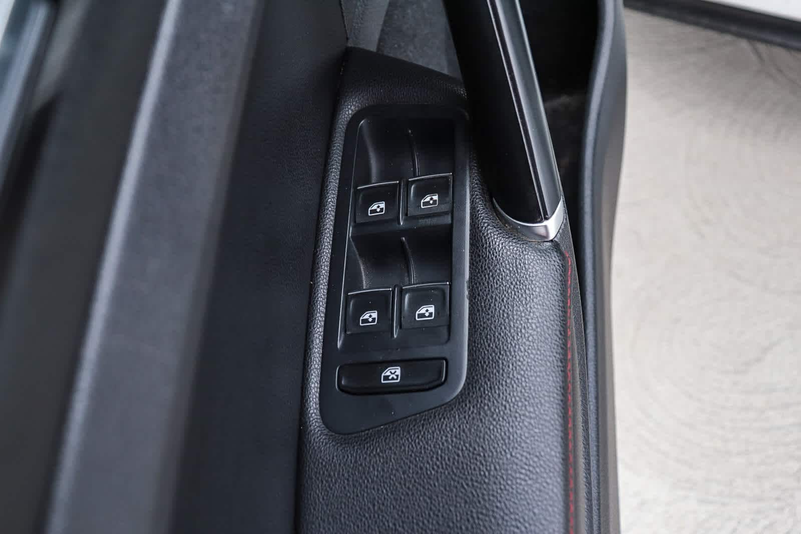 Thumbnail: 2017 Volkswagen Golf - 29