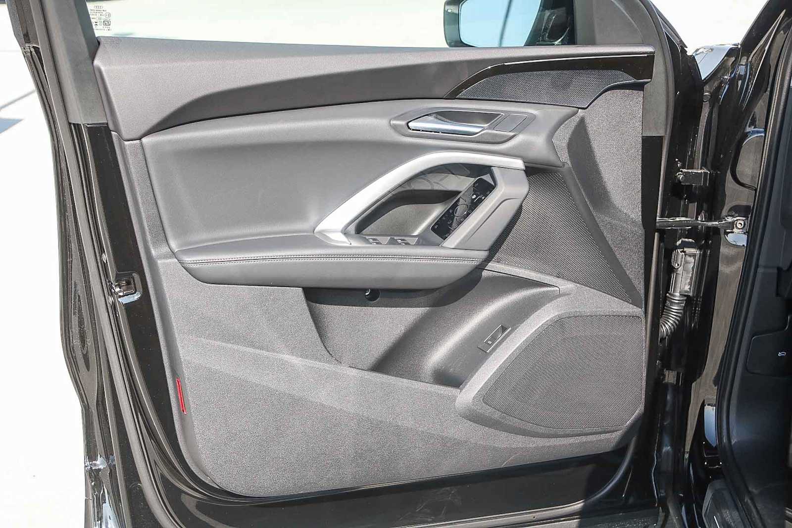 Thumbnail: 2025 Audi Q5 - 22