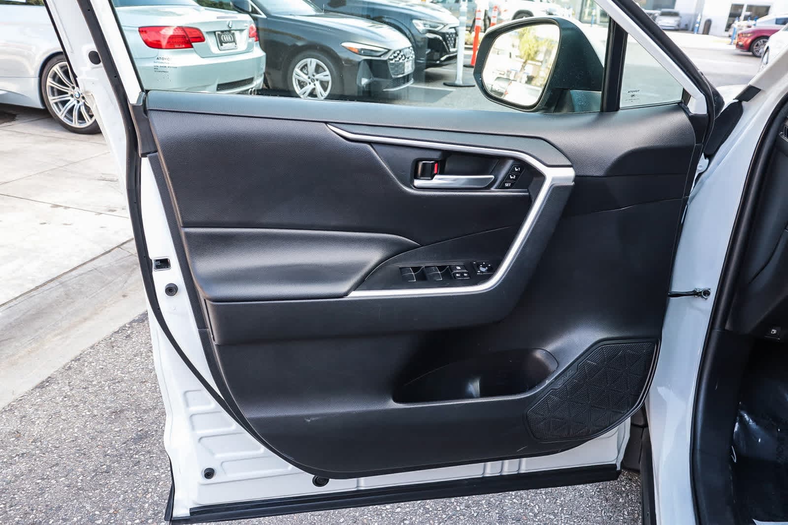 Thumbnail: 2021 Toyota RAV4 - 28