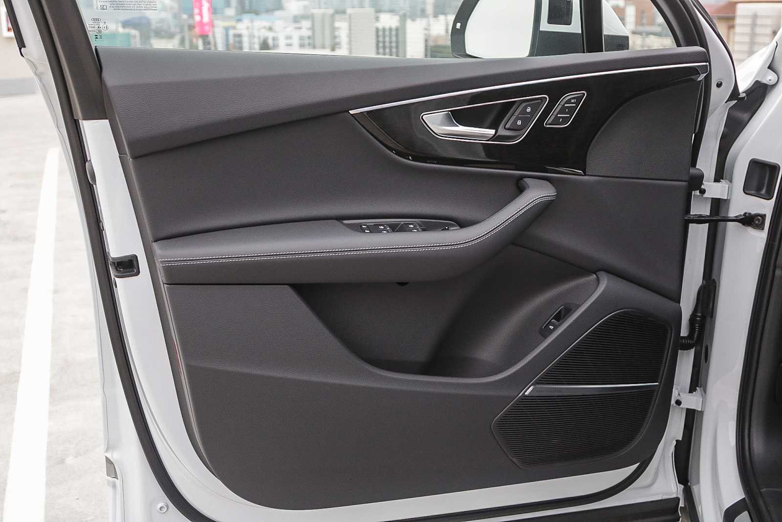 Thumbnail: 2025 Audi Q7 - 22