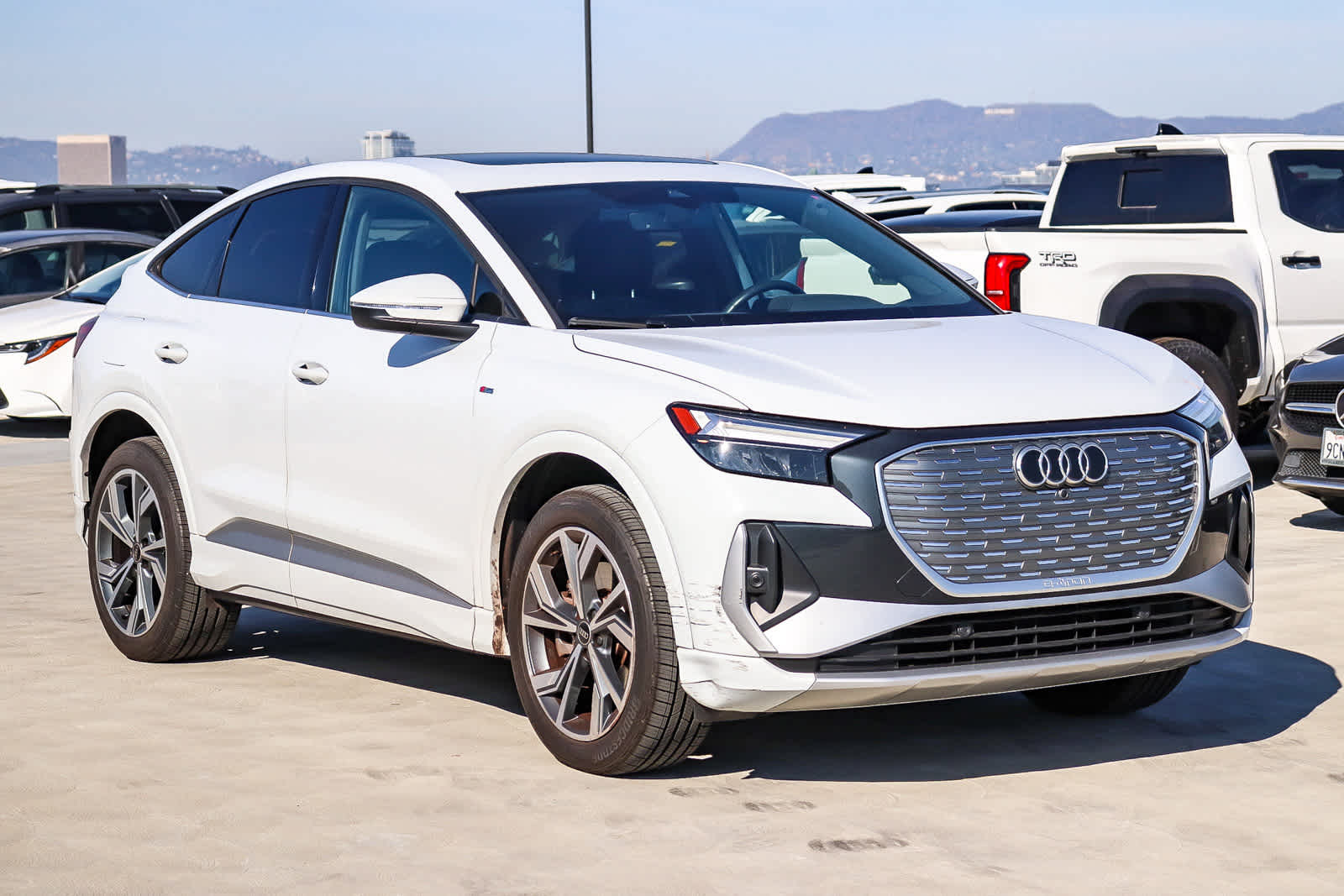 Thumbnail: 2023 Audi Q4 e-tron - 3