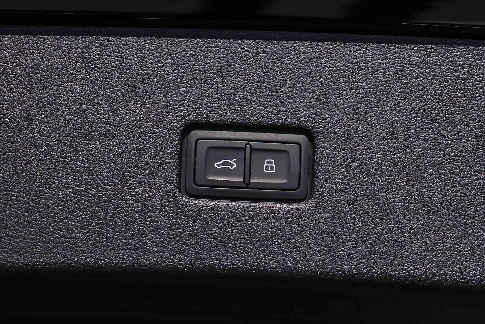 Thumbnail: 2026 Audi Q8 - 38