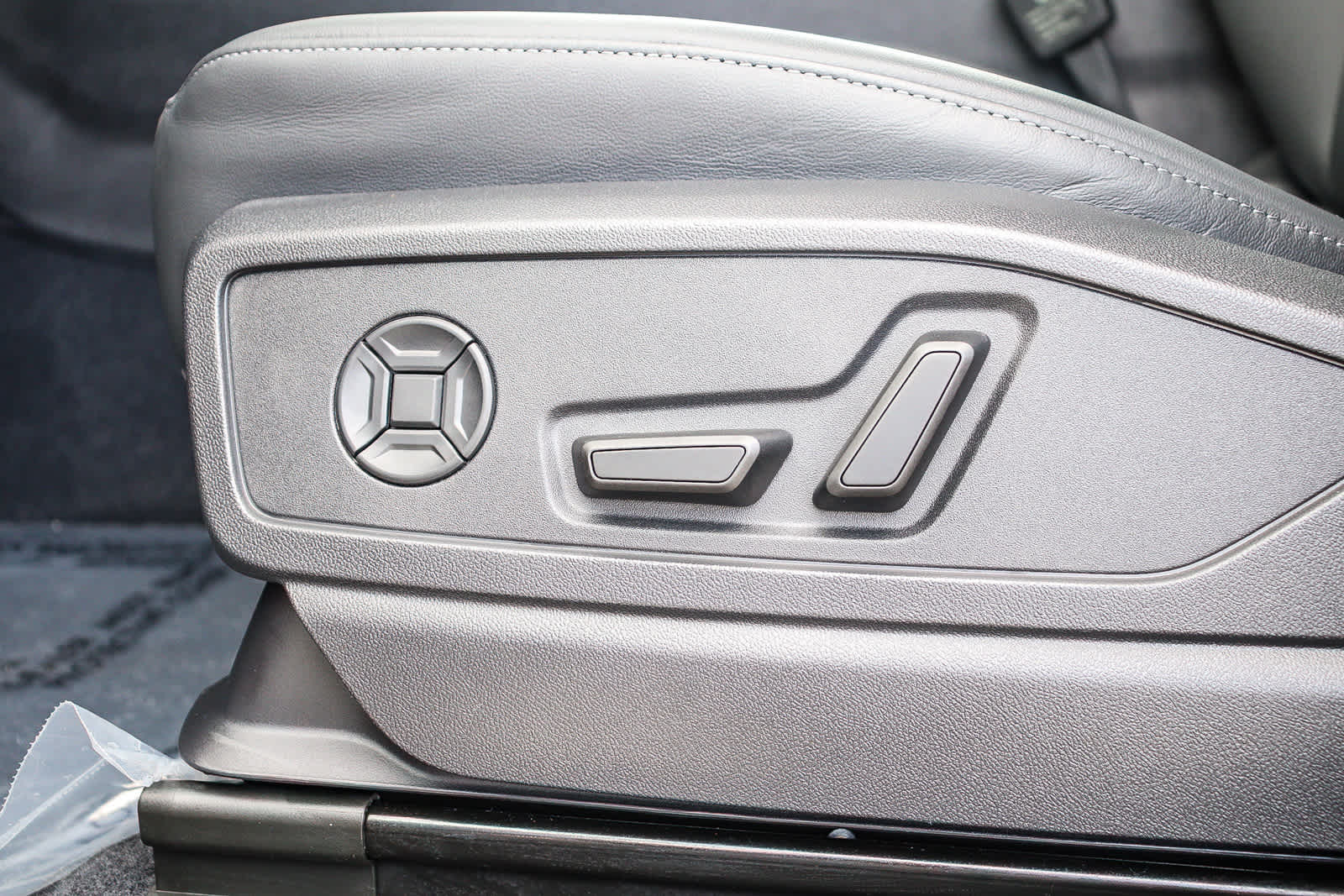 Thumbnail: 2025 Audi Q5 - 26