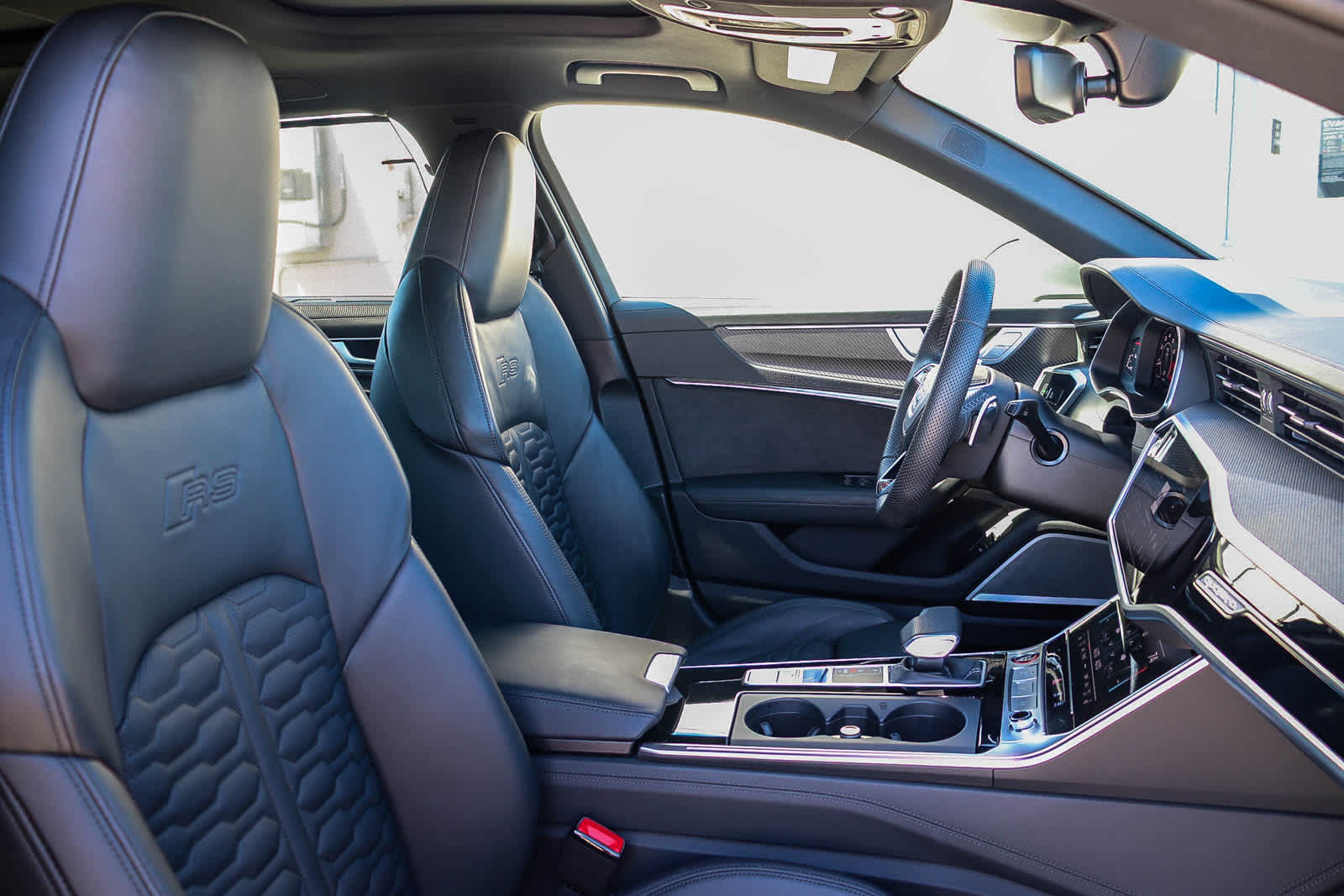 Thumbnail: 2025 Audi RS 6 - 22