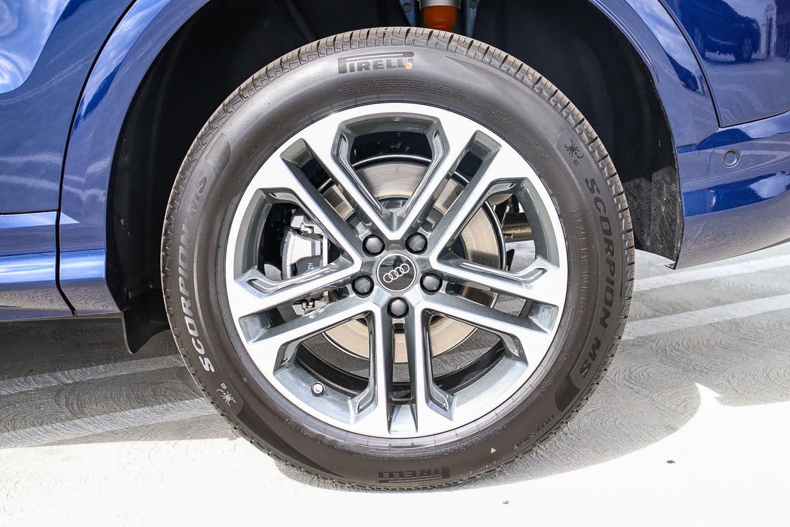 Thumbnail: 2025 Audi Q5 - 13