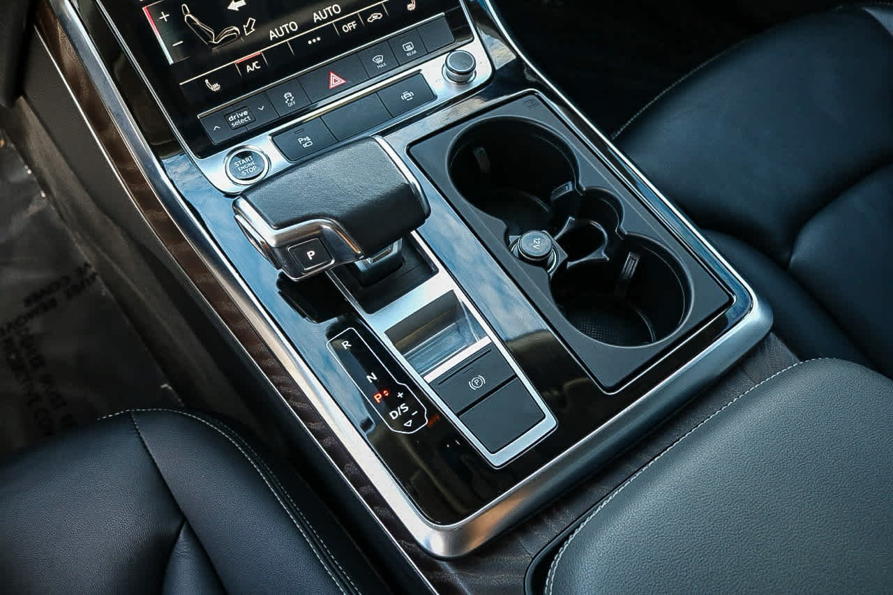 Thumbnail: 2022 Audi Q8 - 27