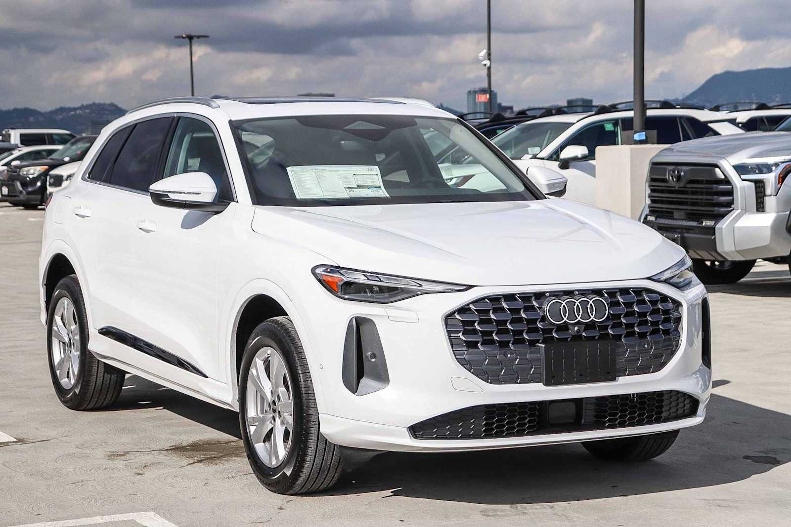 Thumbnail: 2025 Audi Q5 - 3