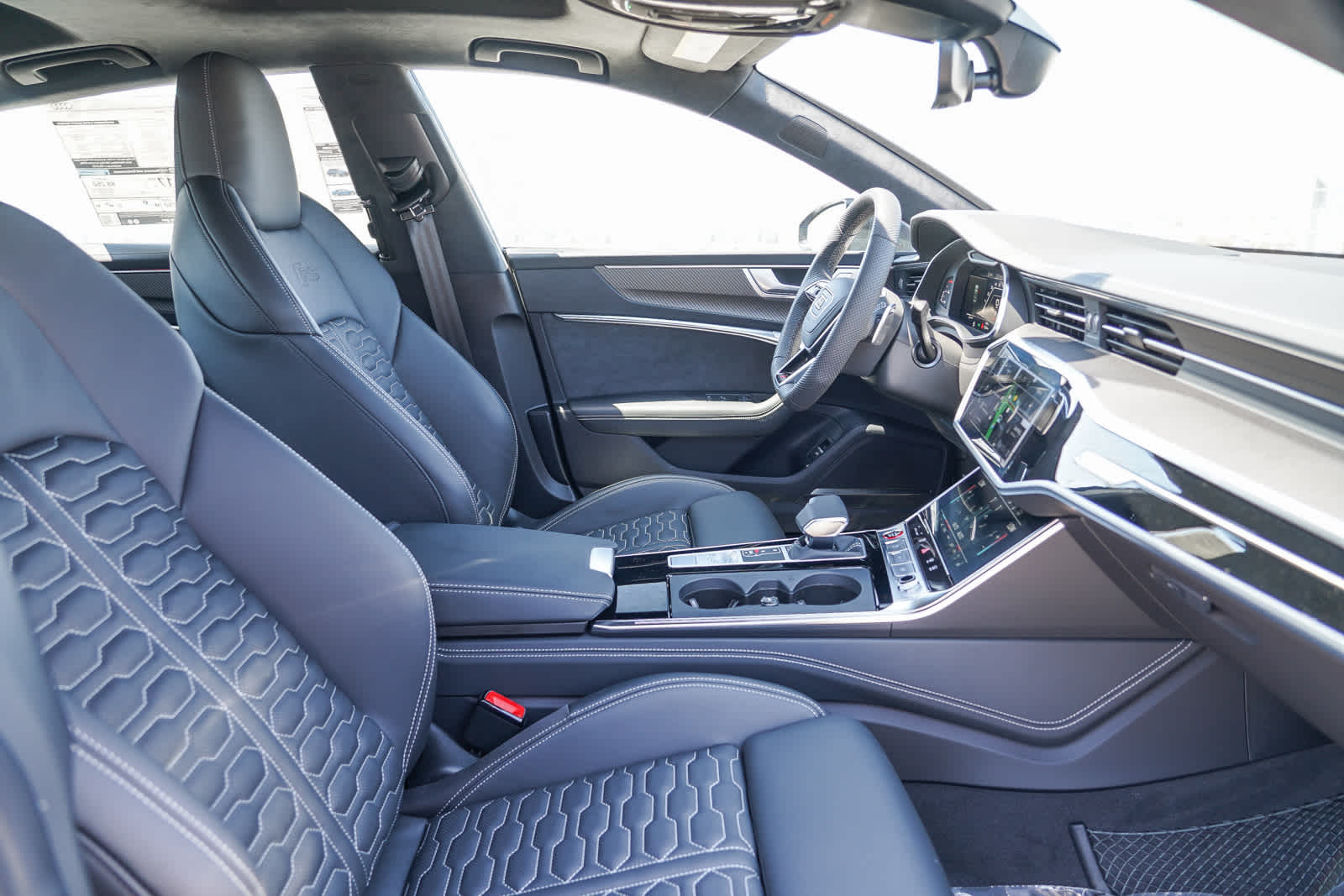 Thumbnail: 2025 Audi RS 7 - 34