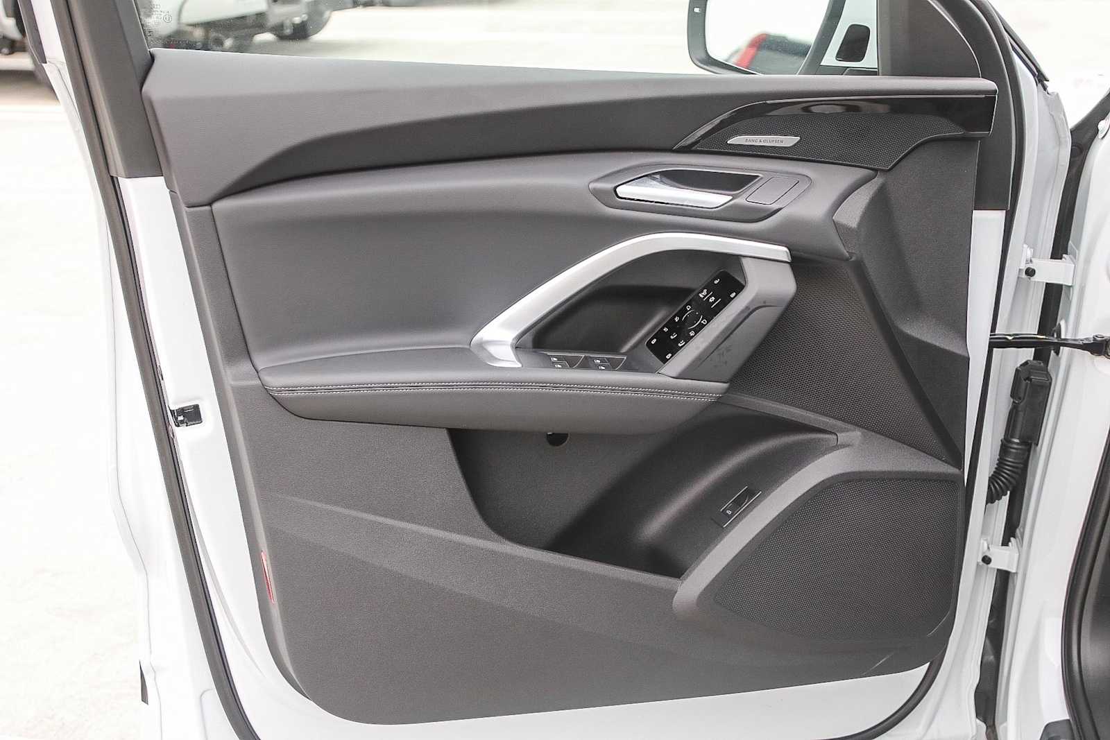 Thumbnail: 2025 Audi Q5 - 24