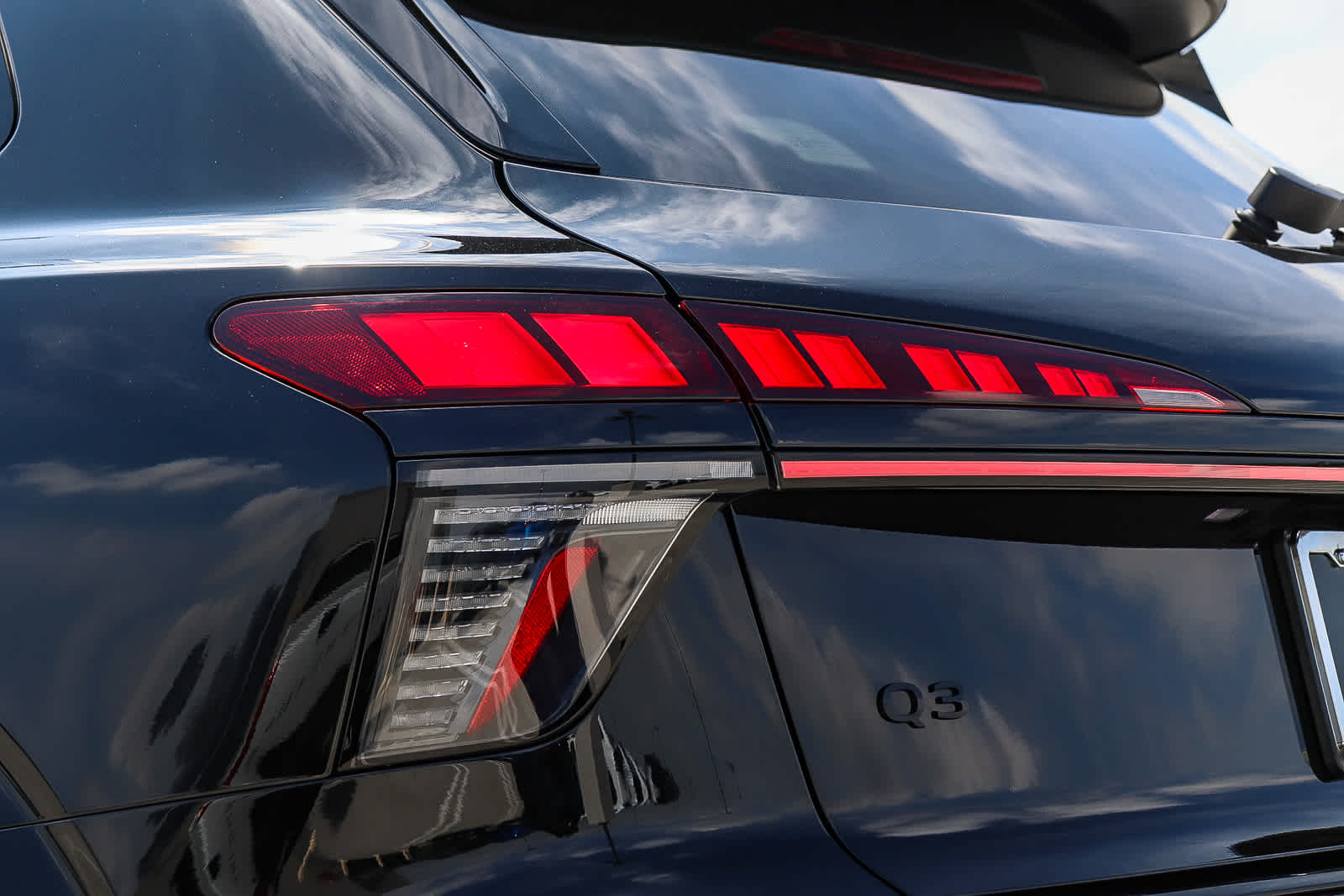 Thumbnail: 2026 Audi Q3 - 12