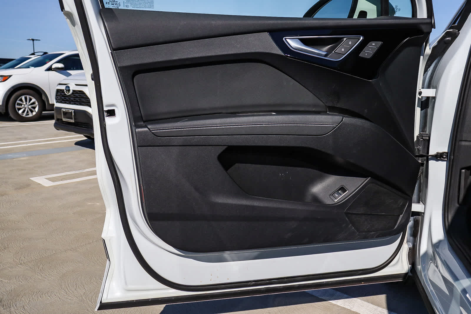 Thumbnail: 2023 Audi Q4 e-tron - 29