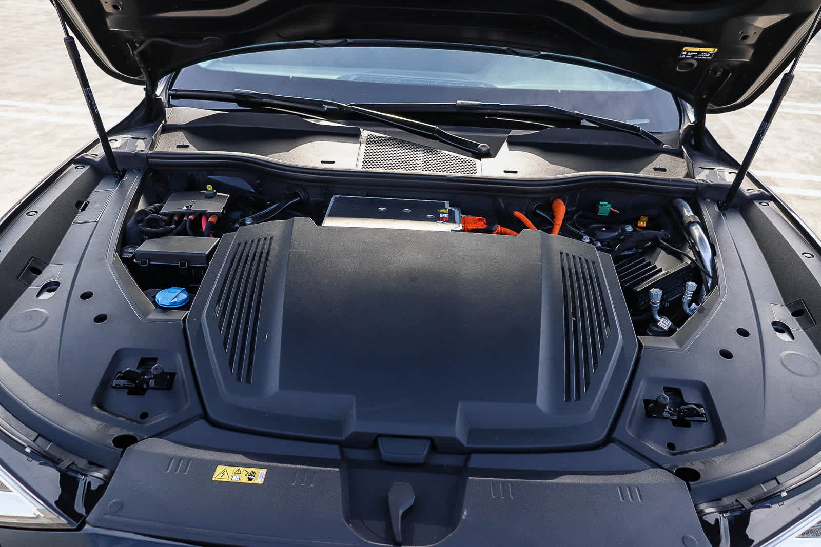 Thumbnail: 2024 Audi Q8 e-tron - 40