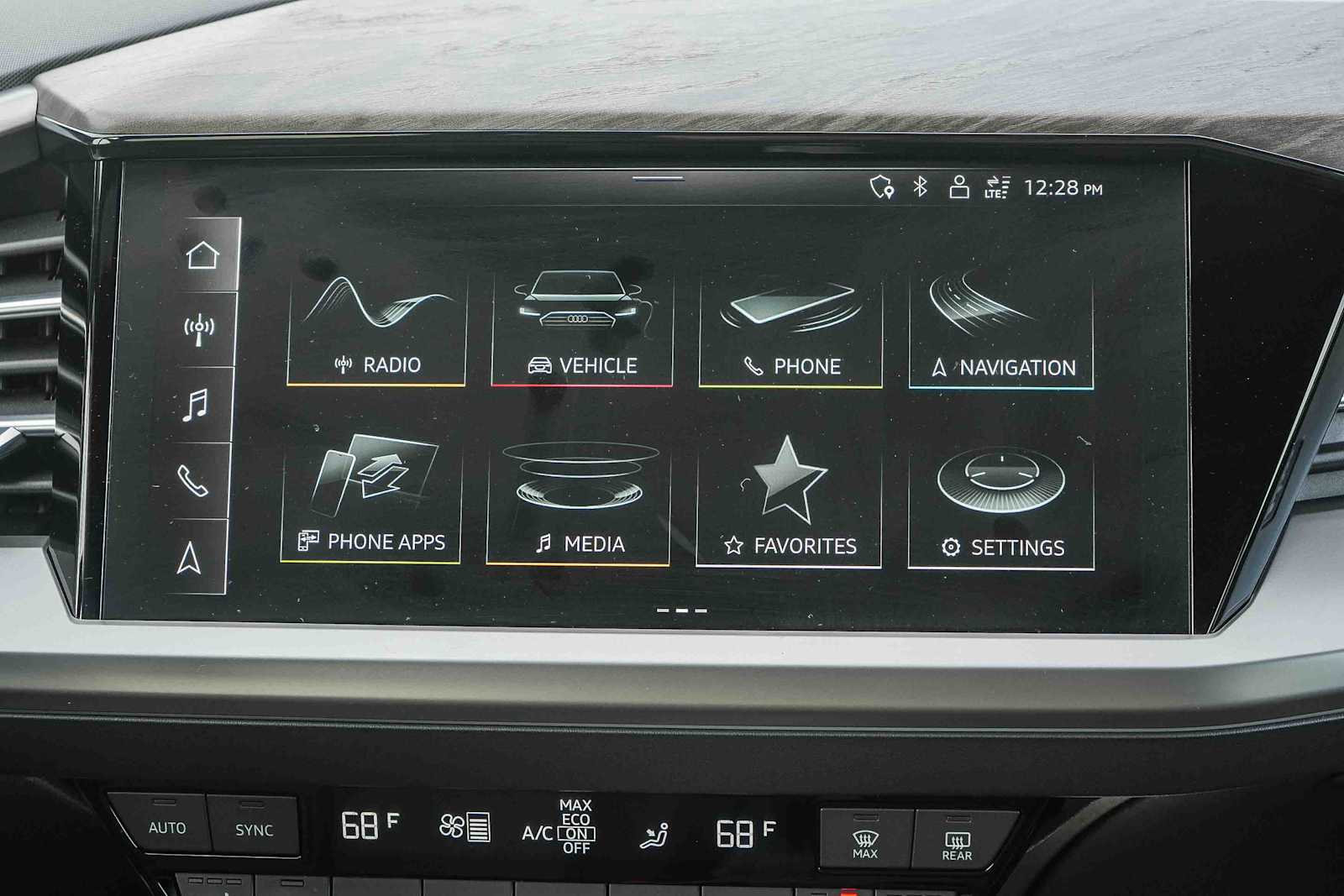 Thumbnail: 2023 Audi Q4 e-tron - 19