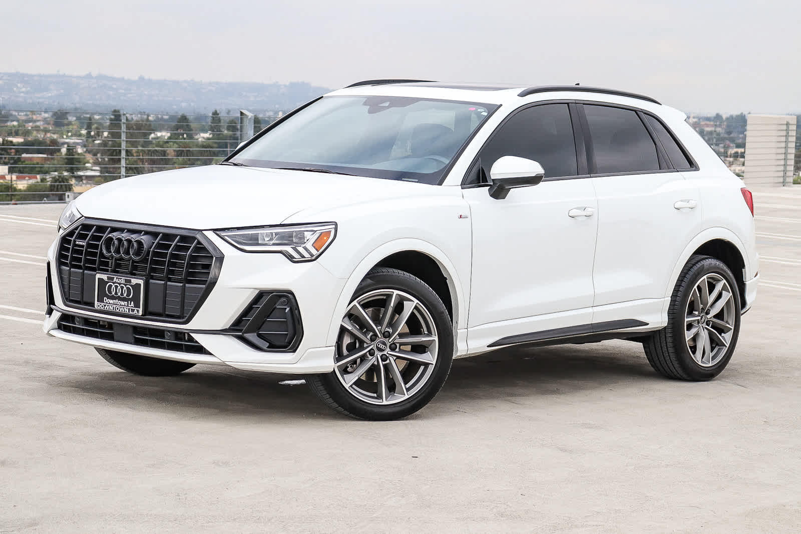 Thumbnail: 2023 Audi Q3 - 1