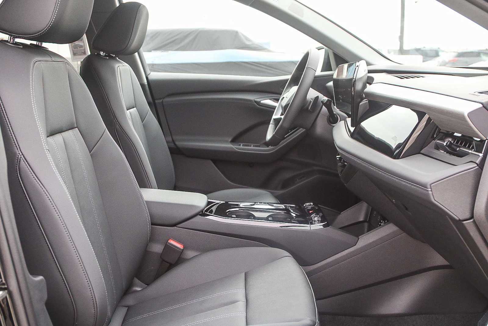 Thumbnail: 2025 Audi Q6 e-tron - 16