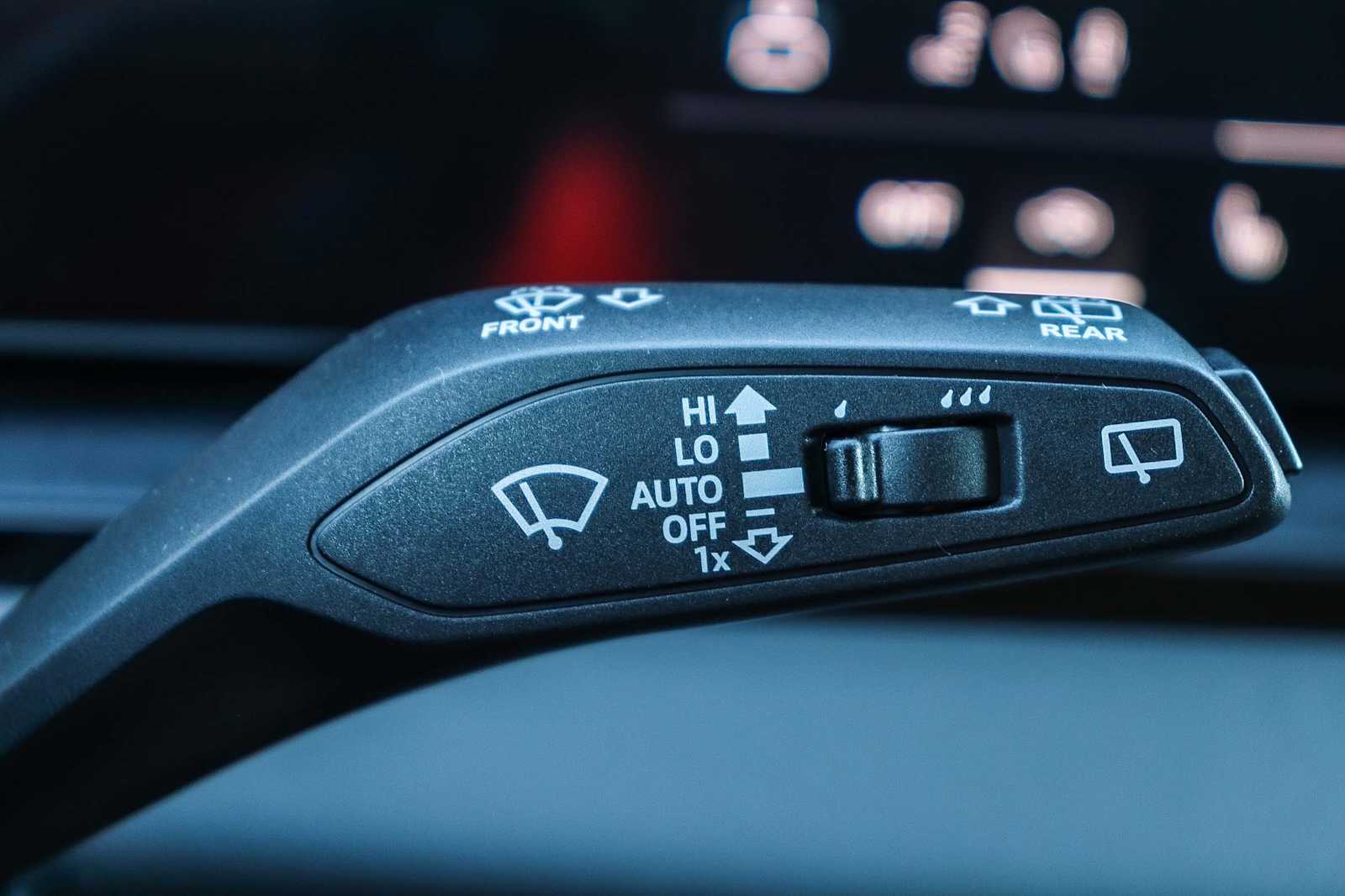 Thumbnail: 2025 Audi Q6 e-tron - 31