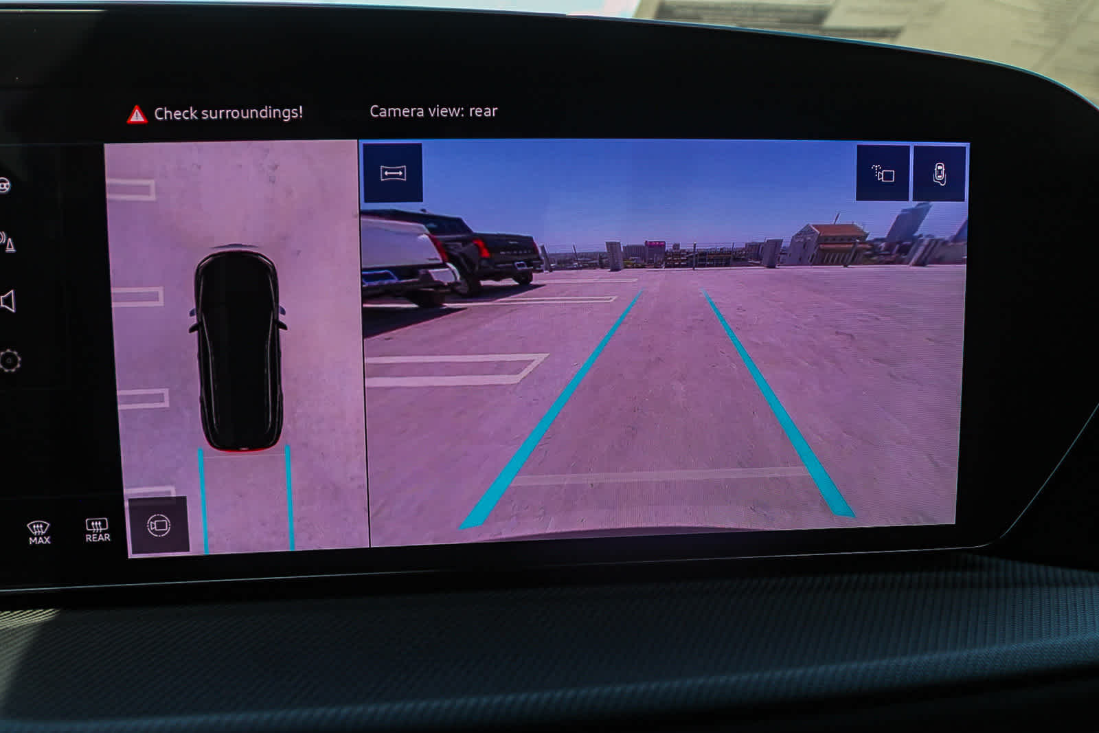 Thumbnail: 2025 Audi SQ5 - 25