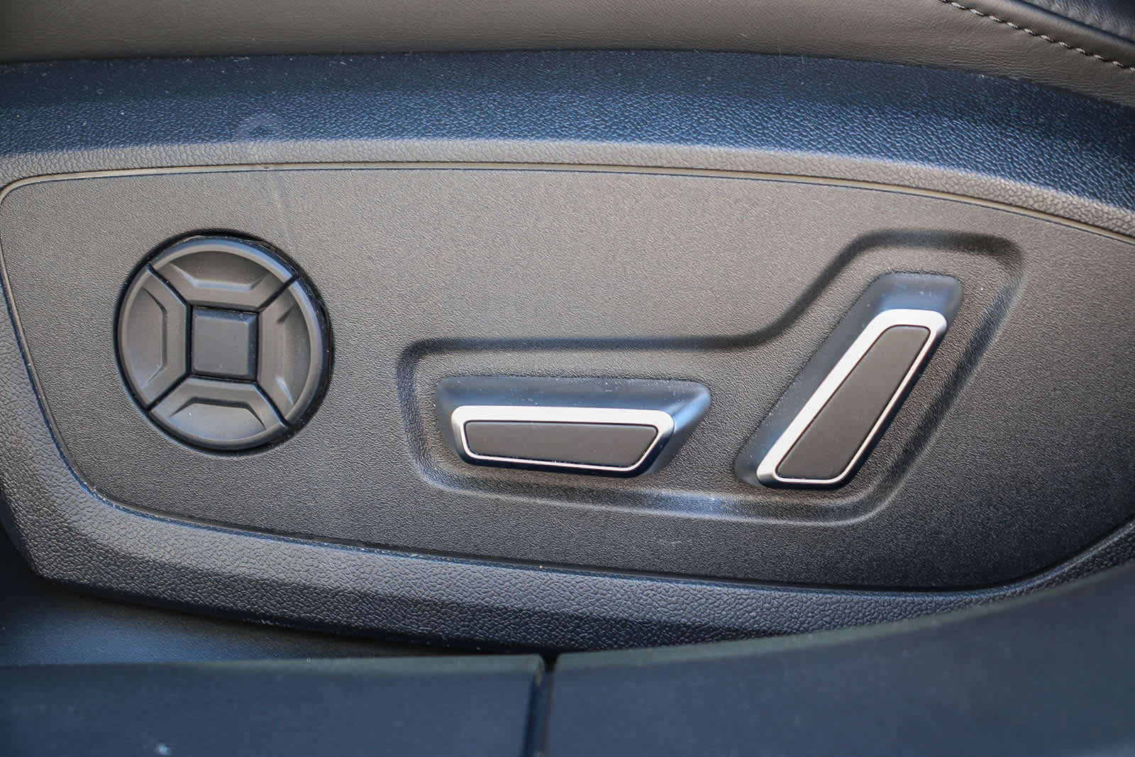 Thumbnail: 2025 Audi RS 6 - 28