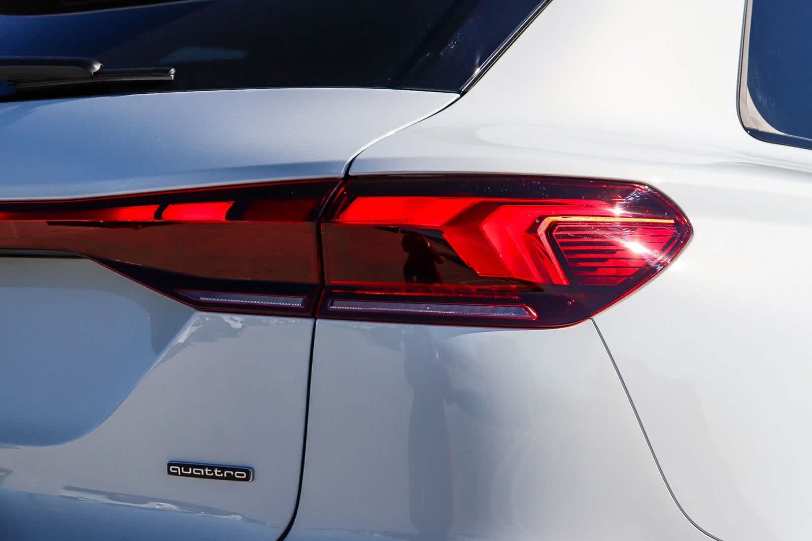 Thumbnail: 2025 Audi Q6 e-tron - 10