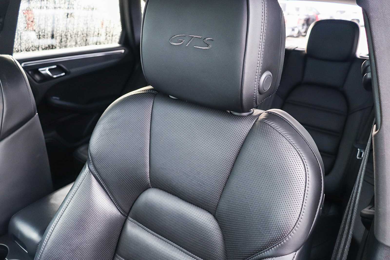 Thumbnail: 2021 Porsche Macan - 34