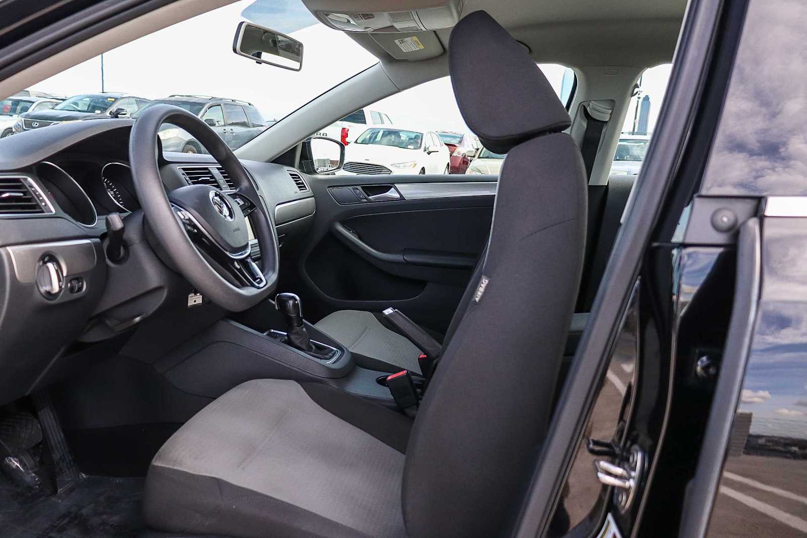 Thumbnail: 2017 Volkswagen Jetta - 24