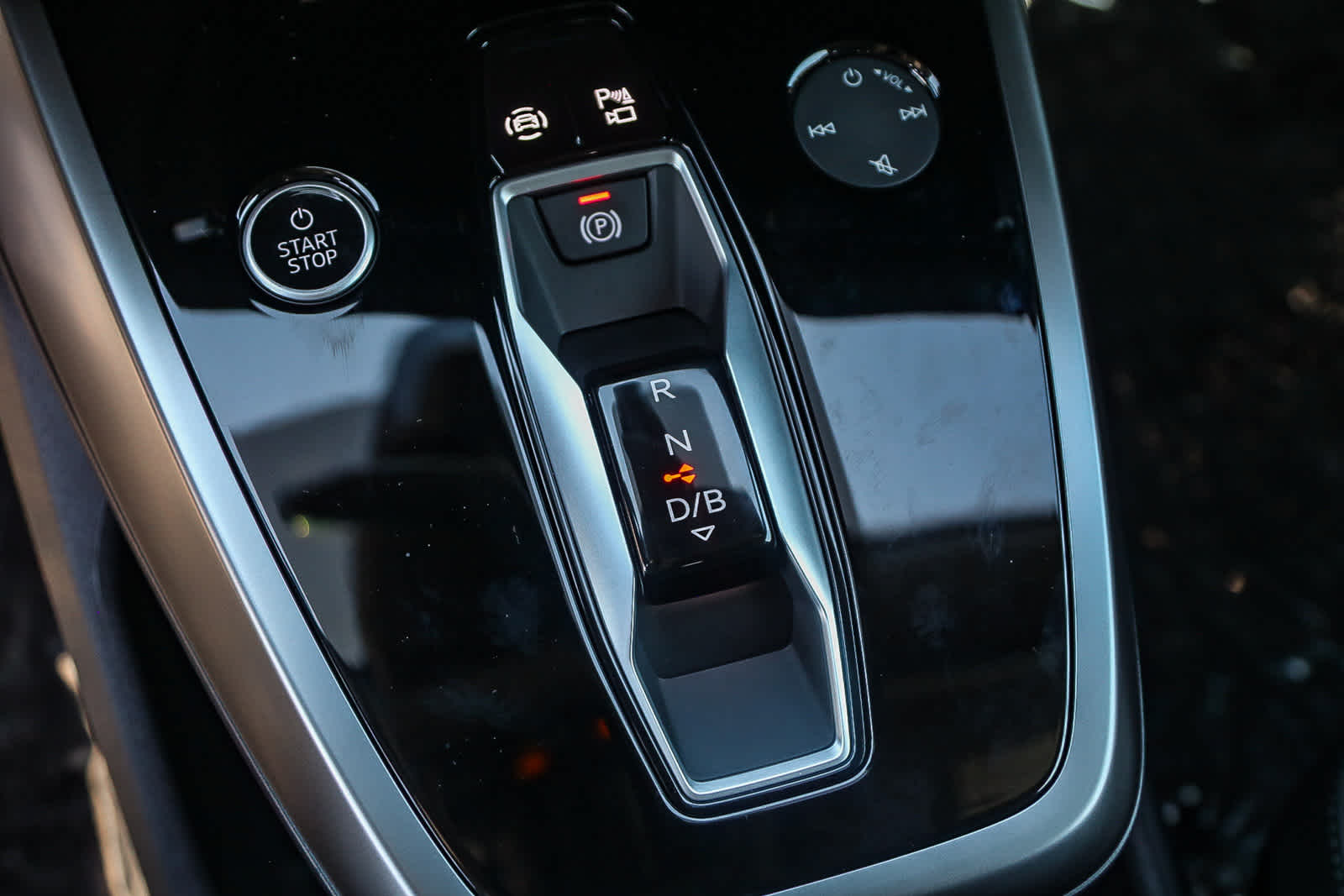 Thumbnail: 2024 Audi Q4 e-tron - 20
