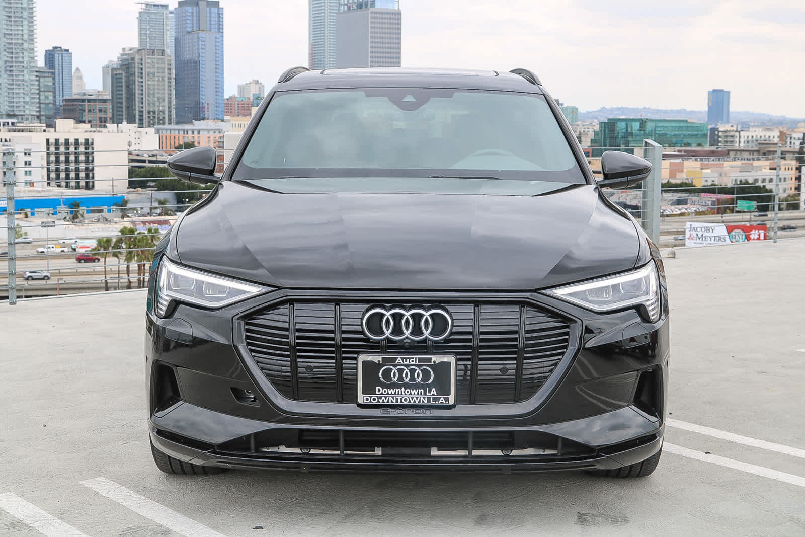 2022 Audi e-tron Premium photo 2