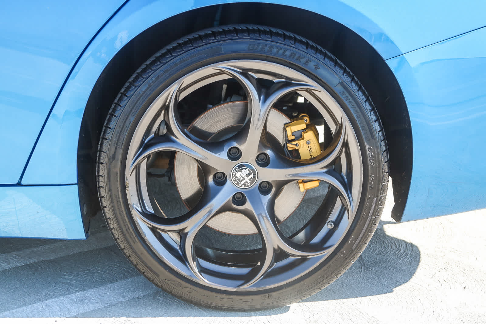 Thumbnail: 2019 Alfa Romeo Giulia - 12