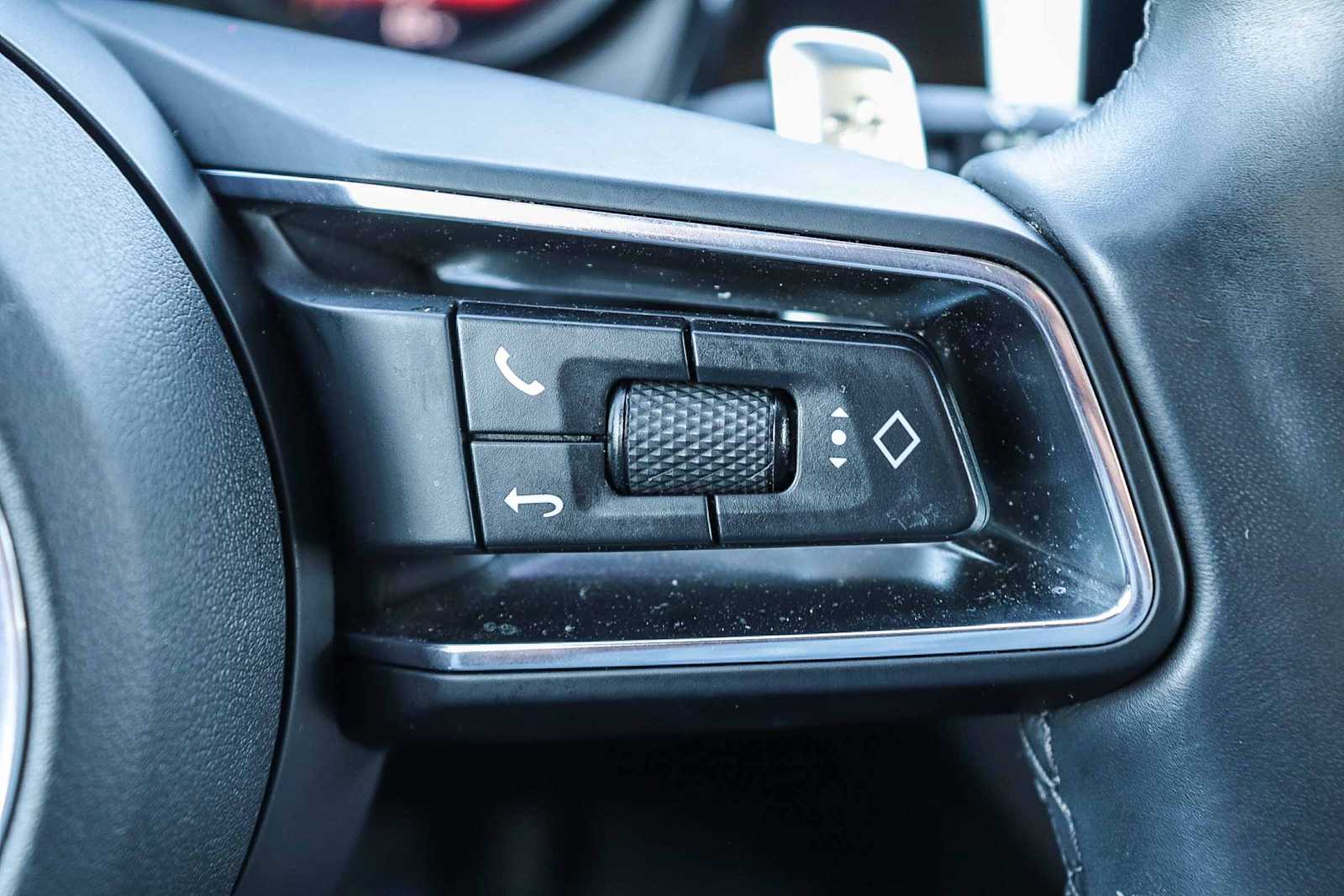 Thumbnail: 2023 Porsche Macan - 33