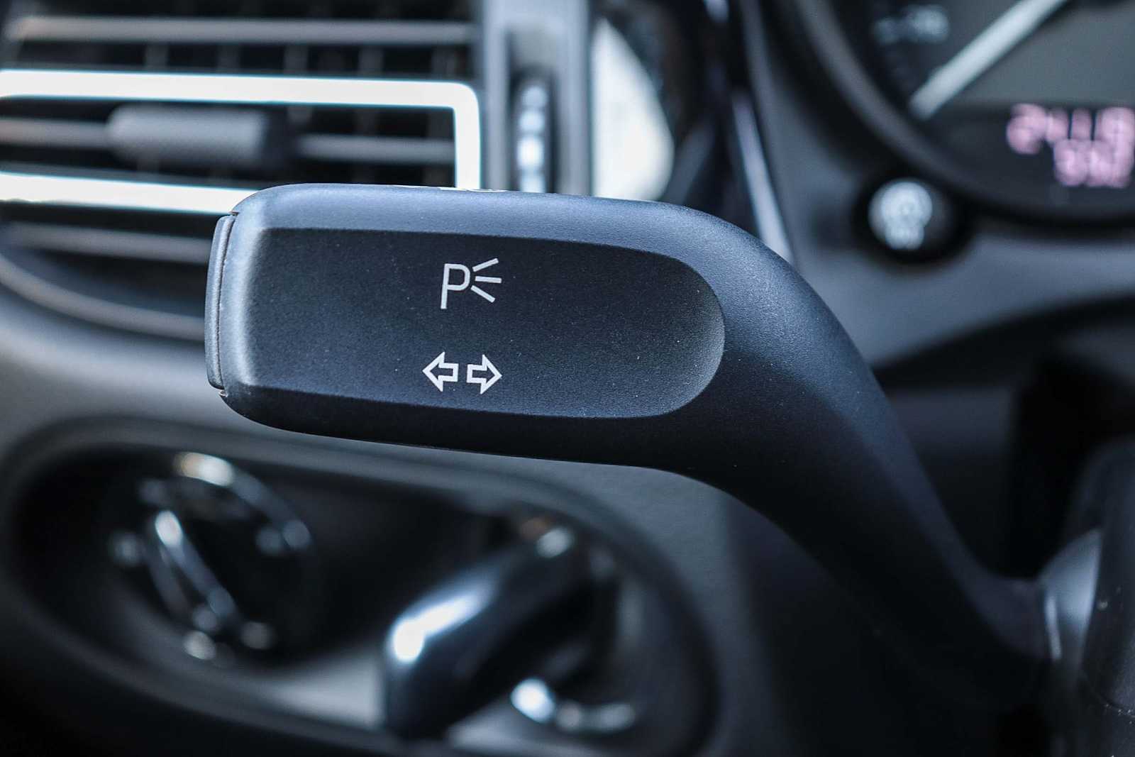 Thumbnail: 2023 Porsche Macan - 29