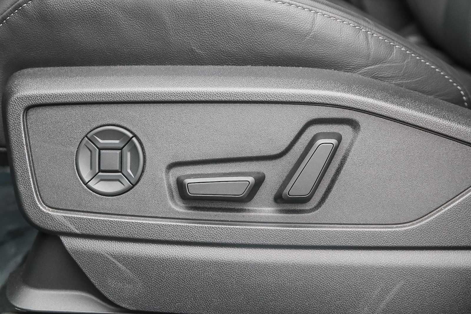 Thumbnail: 2025 Audi Q5 - 23