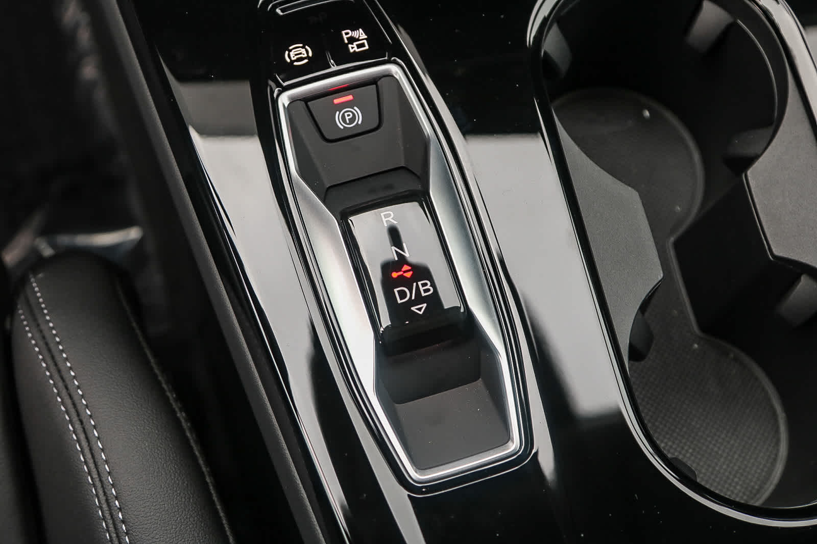 Thumbnail: 2025 Audi Q6 e-tron - 20
