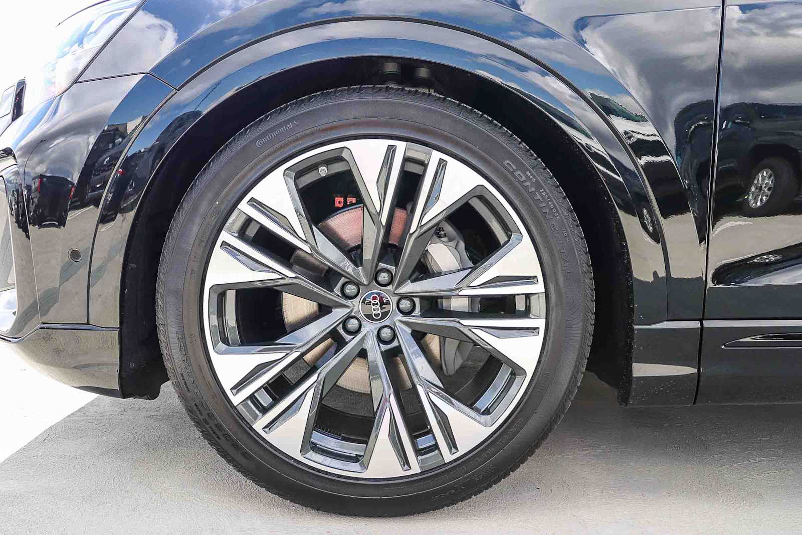 Thumbnail: 2026 Audi Q8 - 14