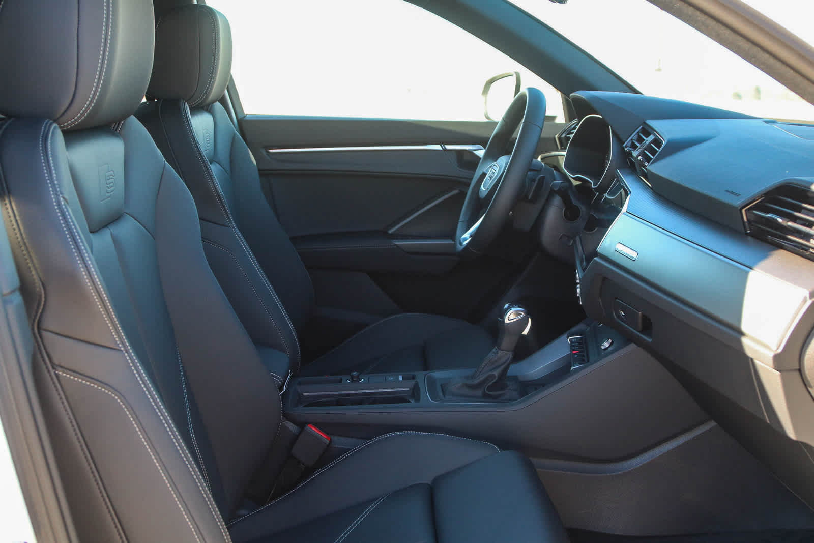 Thumbnail: 2025 Audi Q3 - 26