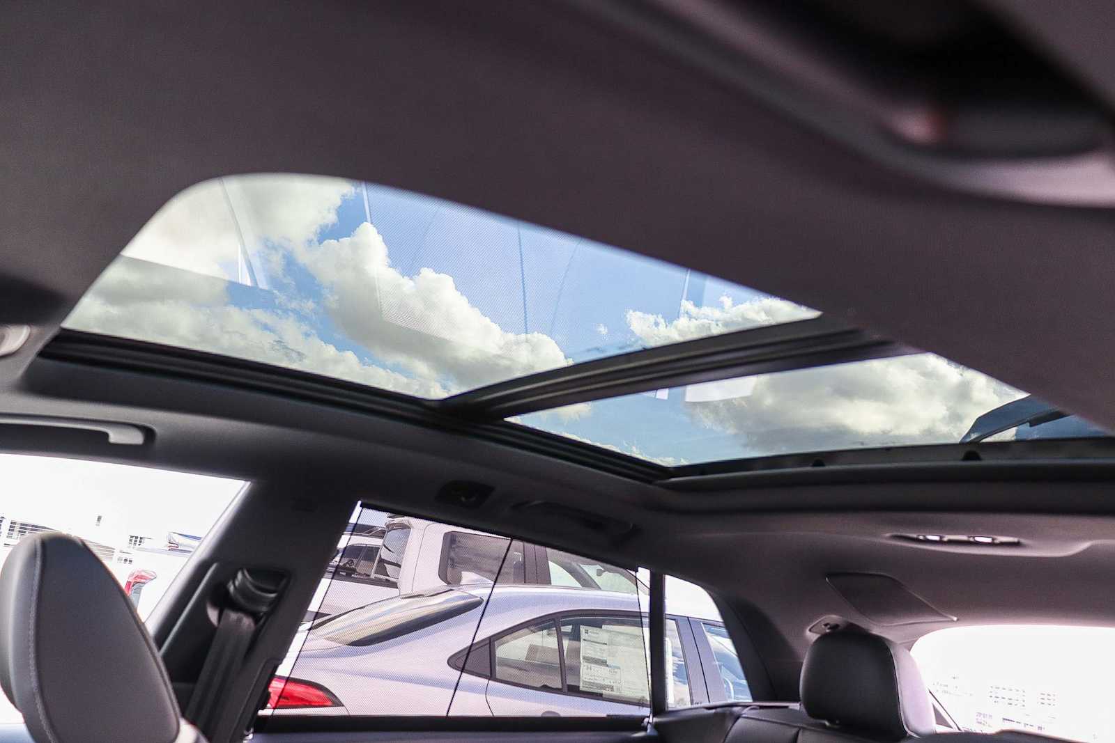 Thumbnail: 2026 Audi Q8 - 36