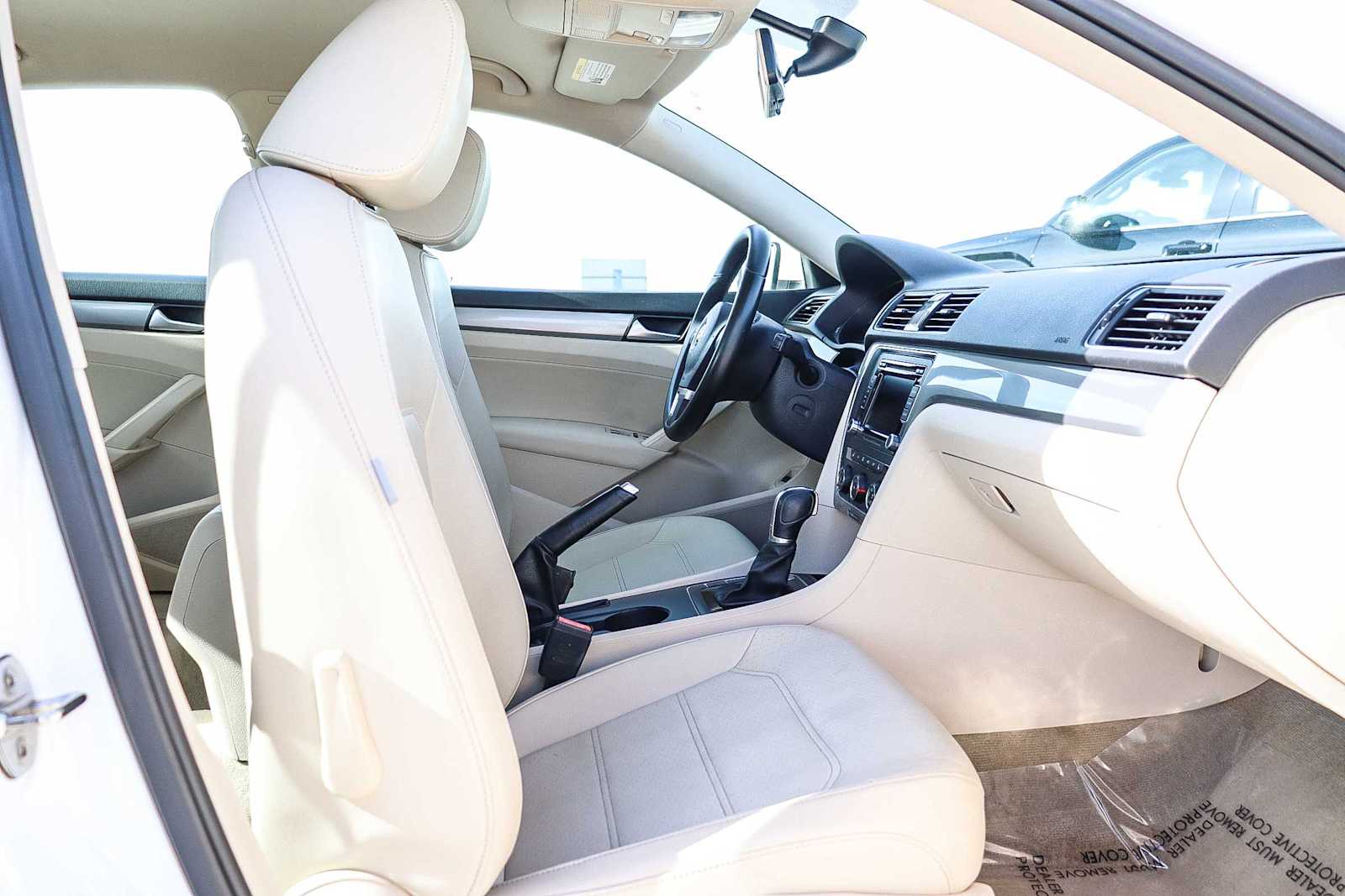 Thumbnail: 2015 Volkswagen Passat - 21