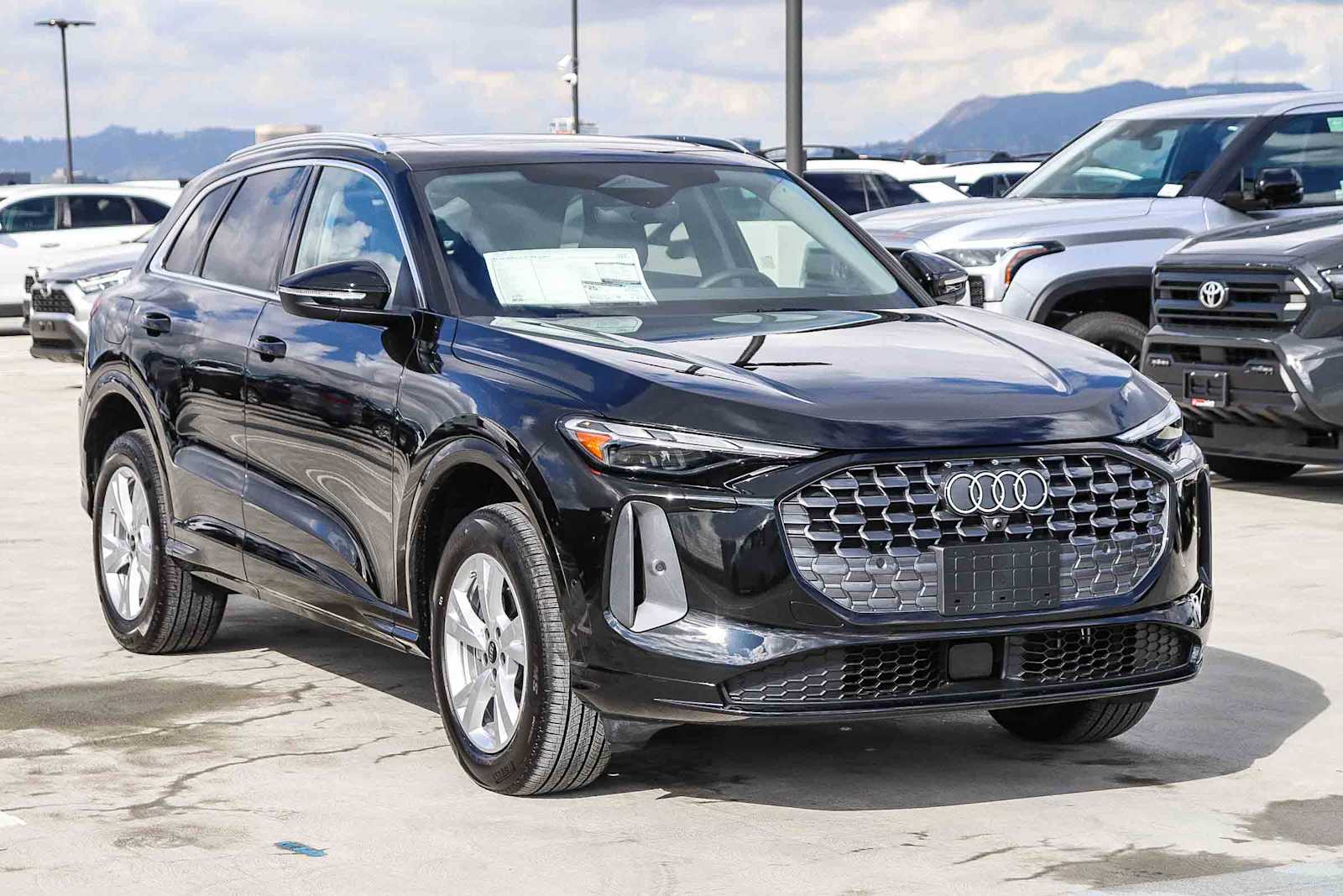 Thumbnail: 2025 Audi Q5 - 3