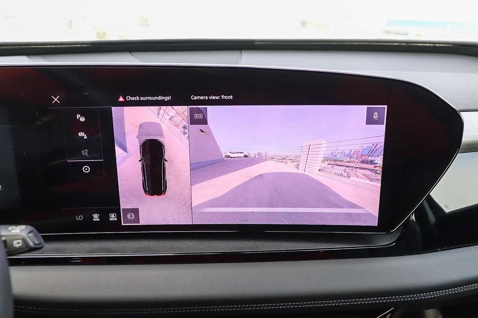 Thumbnail: 2025 Audi Q6 e-tron - 32