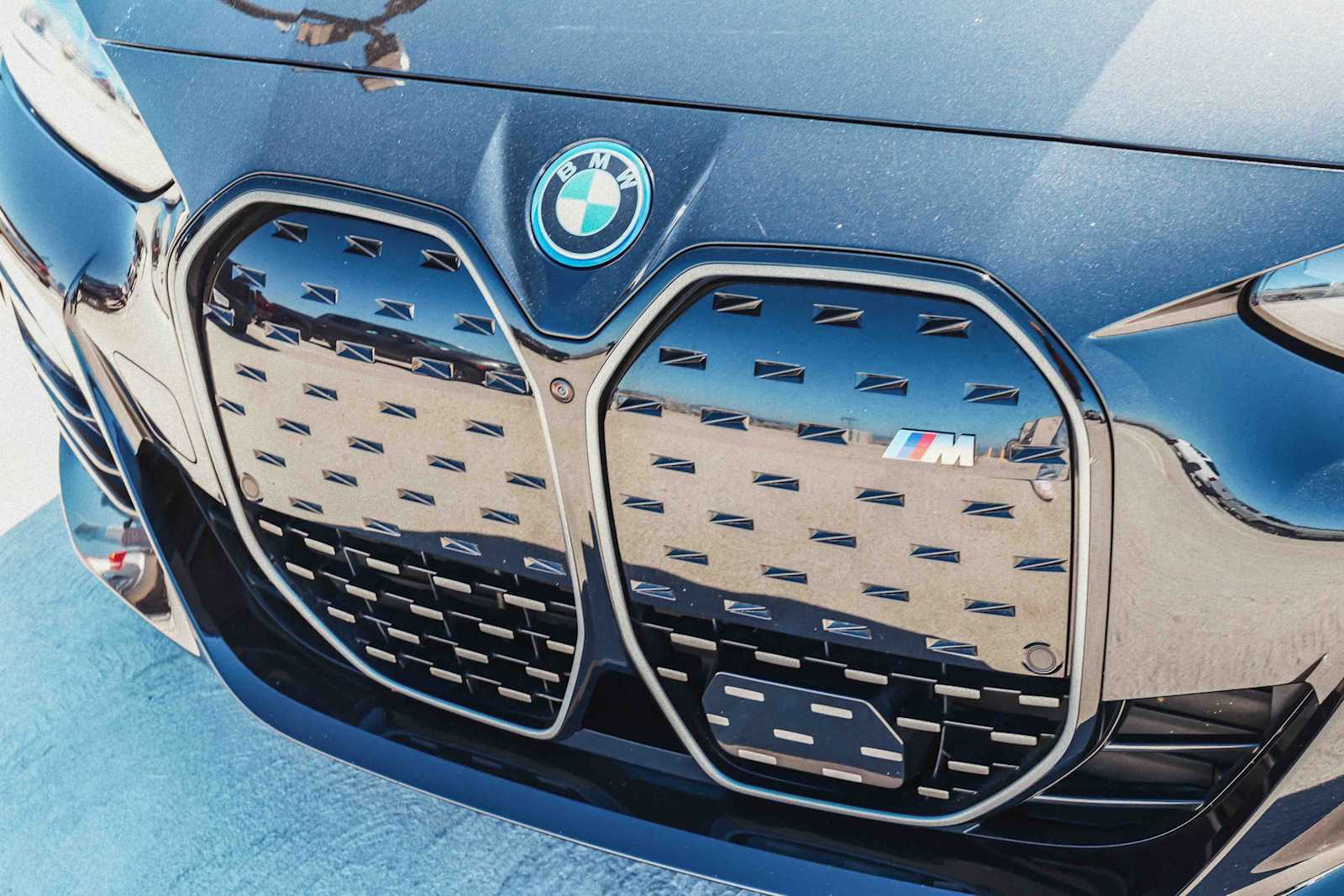 Thumbnail: 2022 BMW i4 - 10
