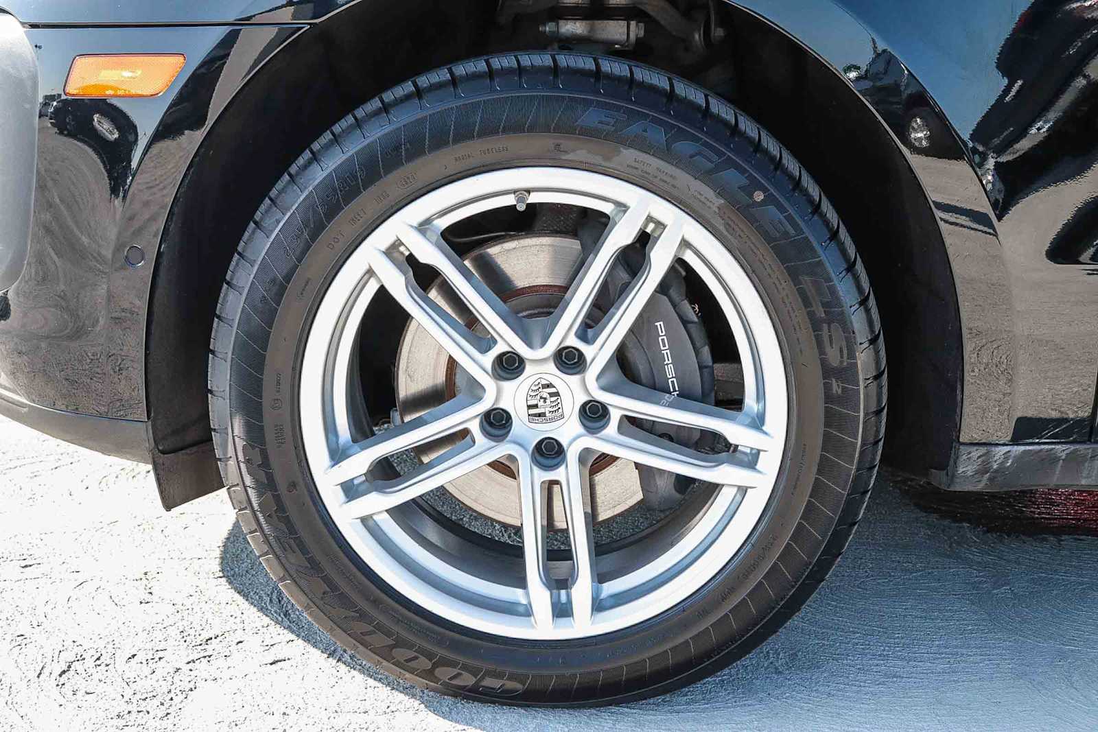 Thumbnail: 2023 Porsche Macan - 13