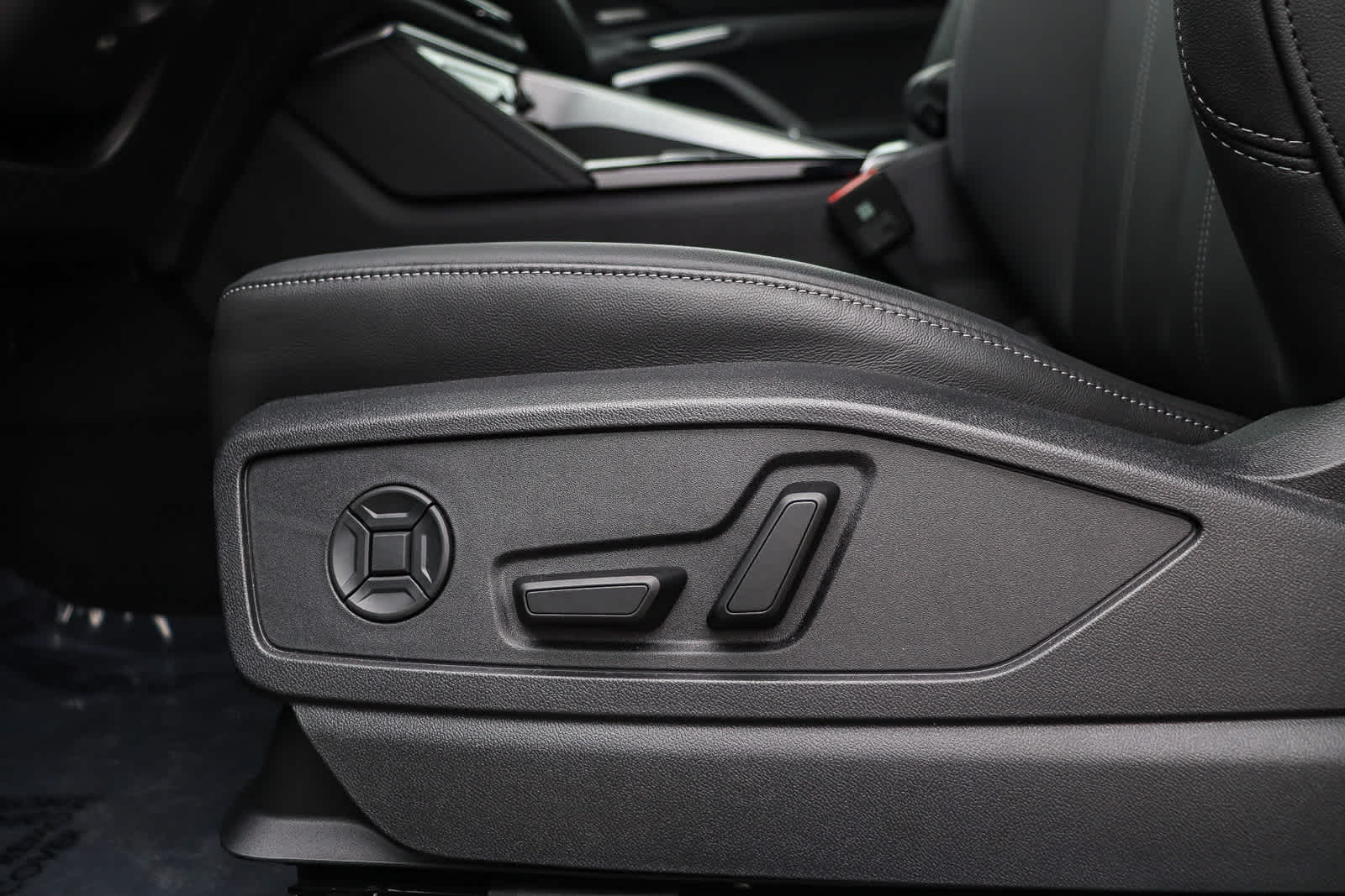 Thumbnail: 2025 Audi Q5 - 25