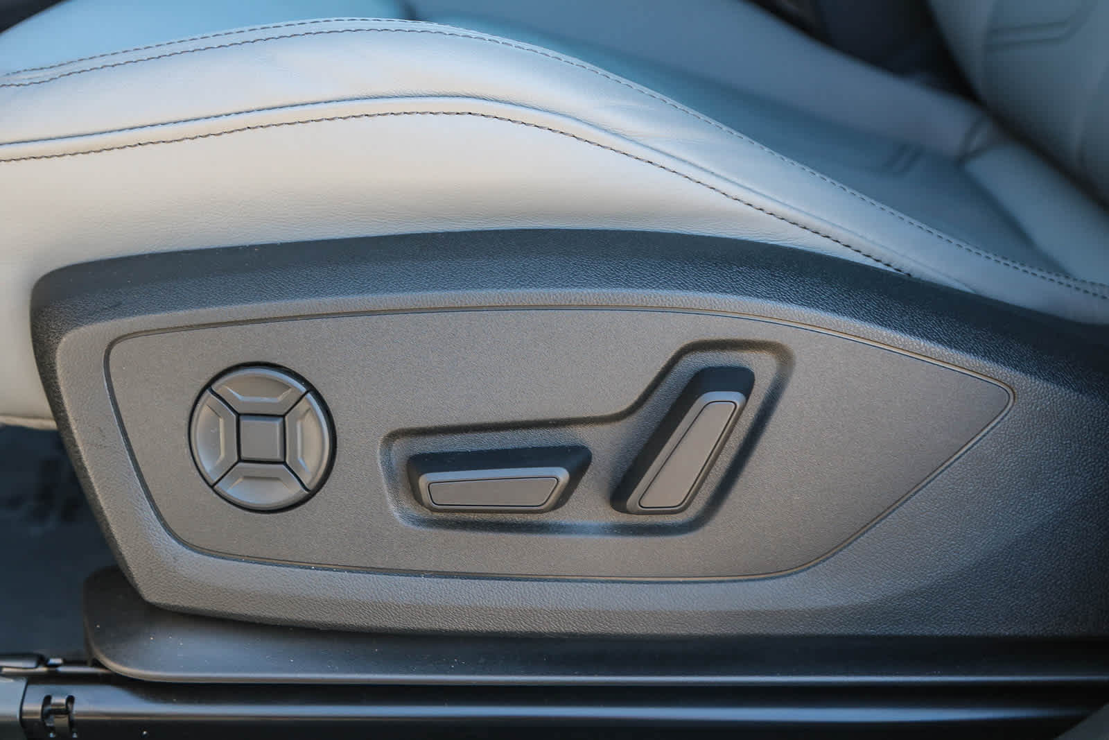 Thumbnail: 2025 Audi Q3 - 30