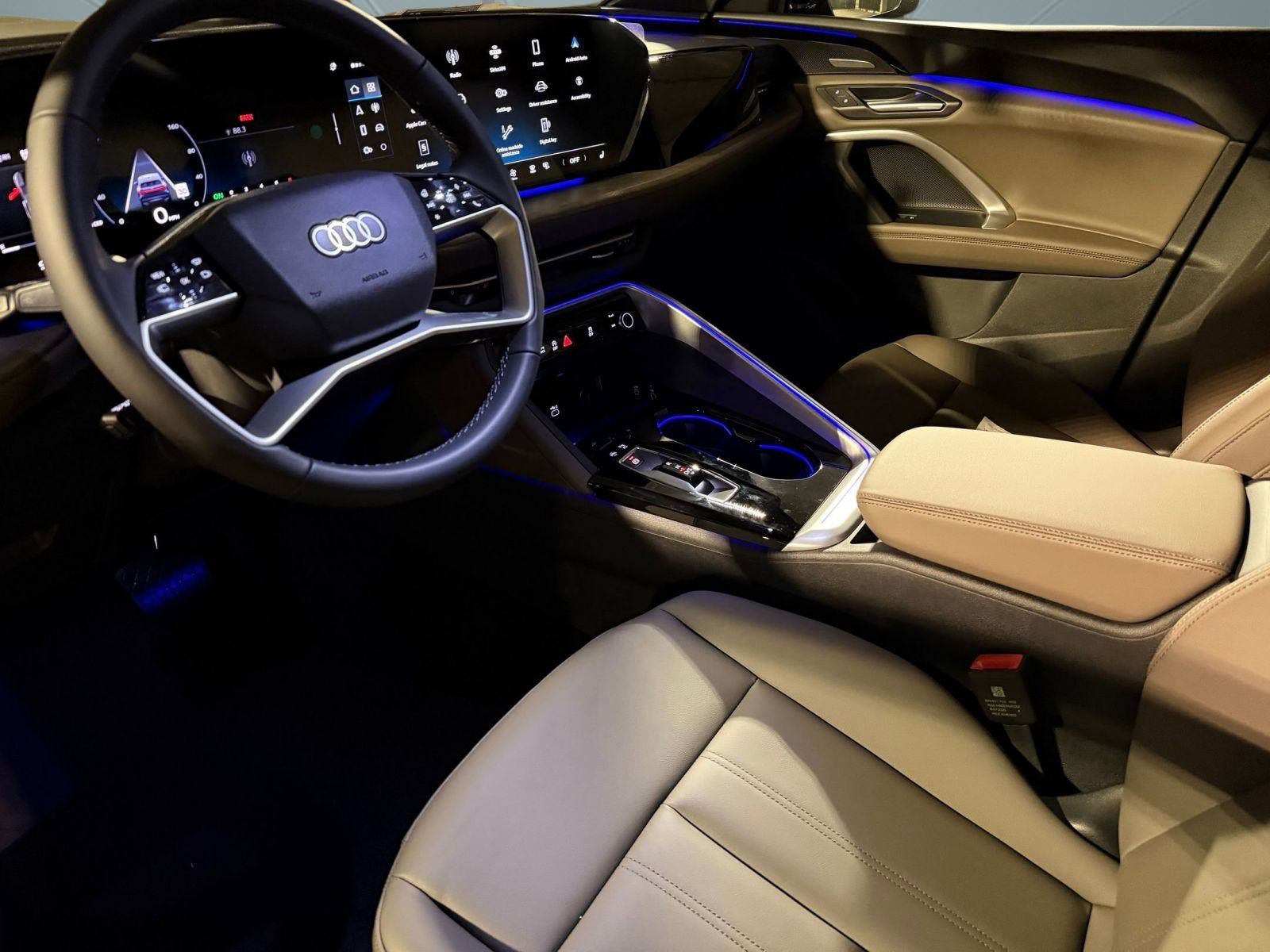 2025 Audi Q5 Sportback 2.0T Premium Plus photo 3