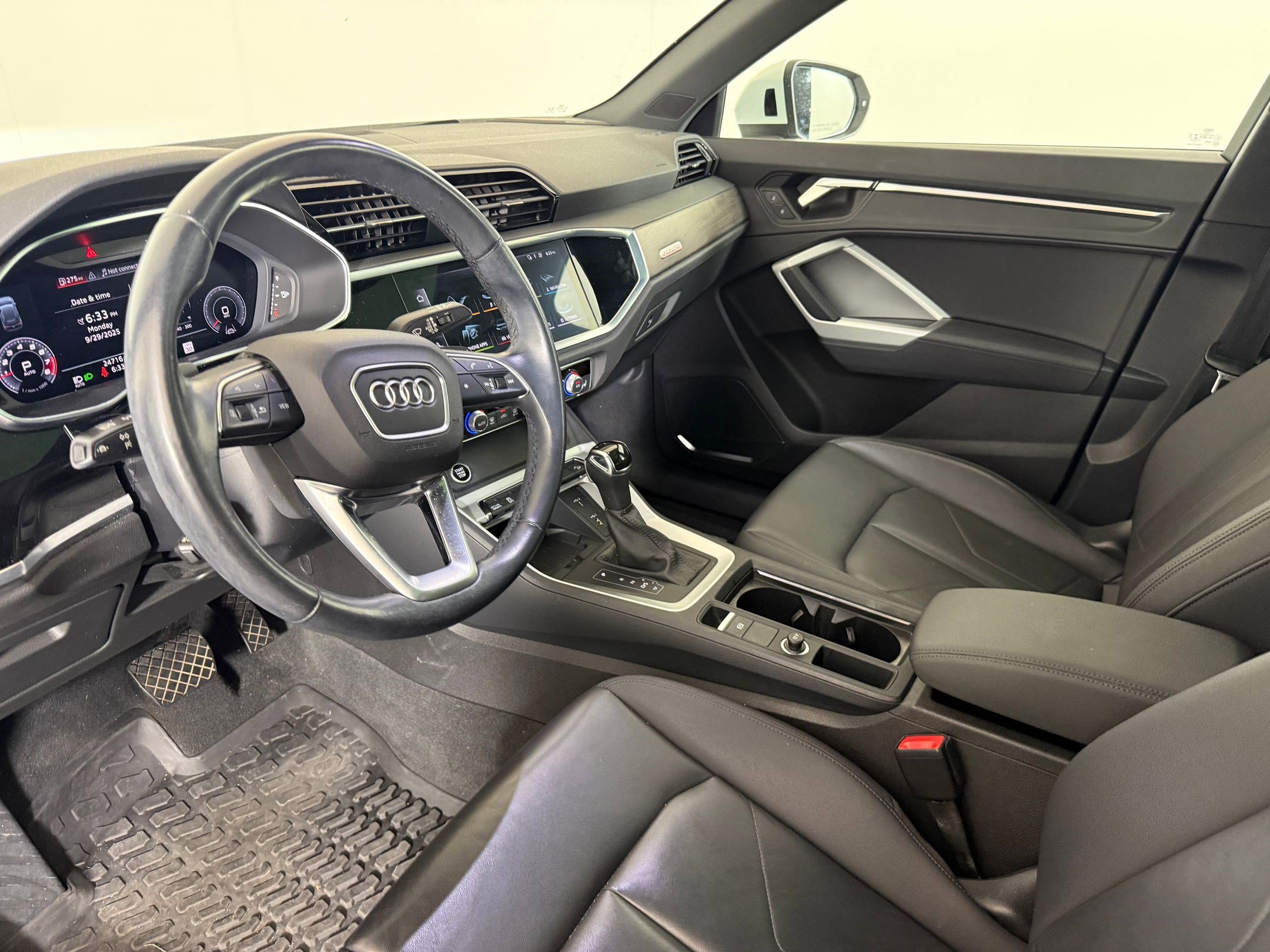 2021 Audi Q3 S line Premium Plus 45 TFSI photo 2