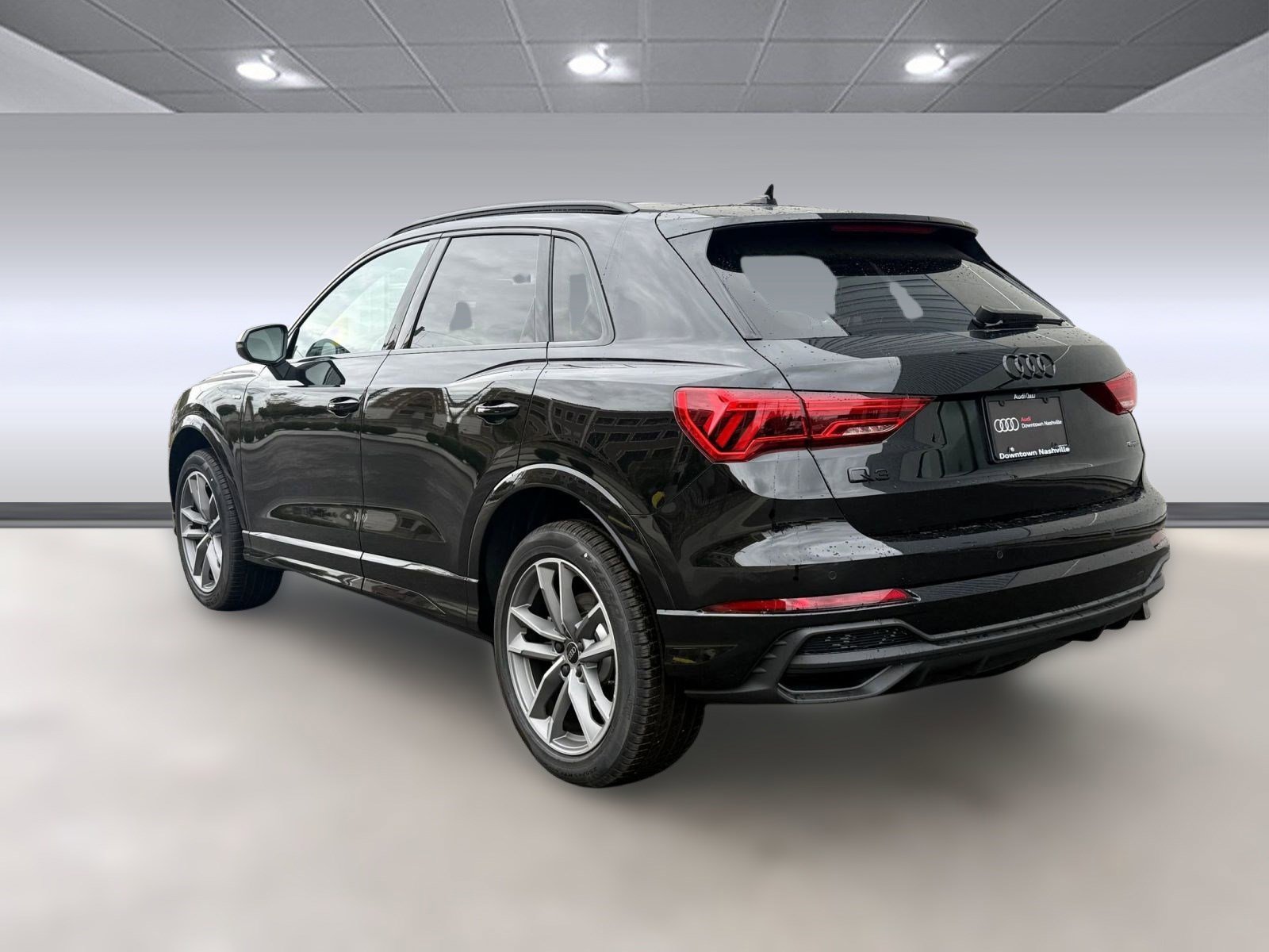 2025 Audi Q3 45 TFSI S line Premium photo 3